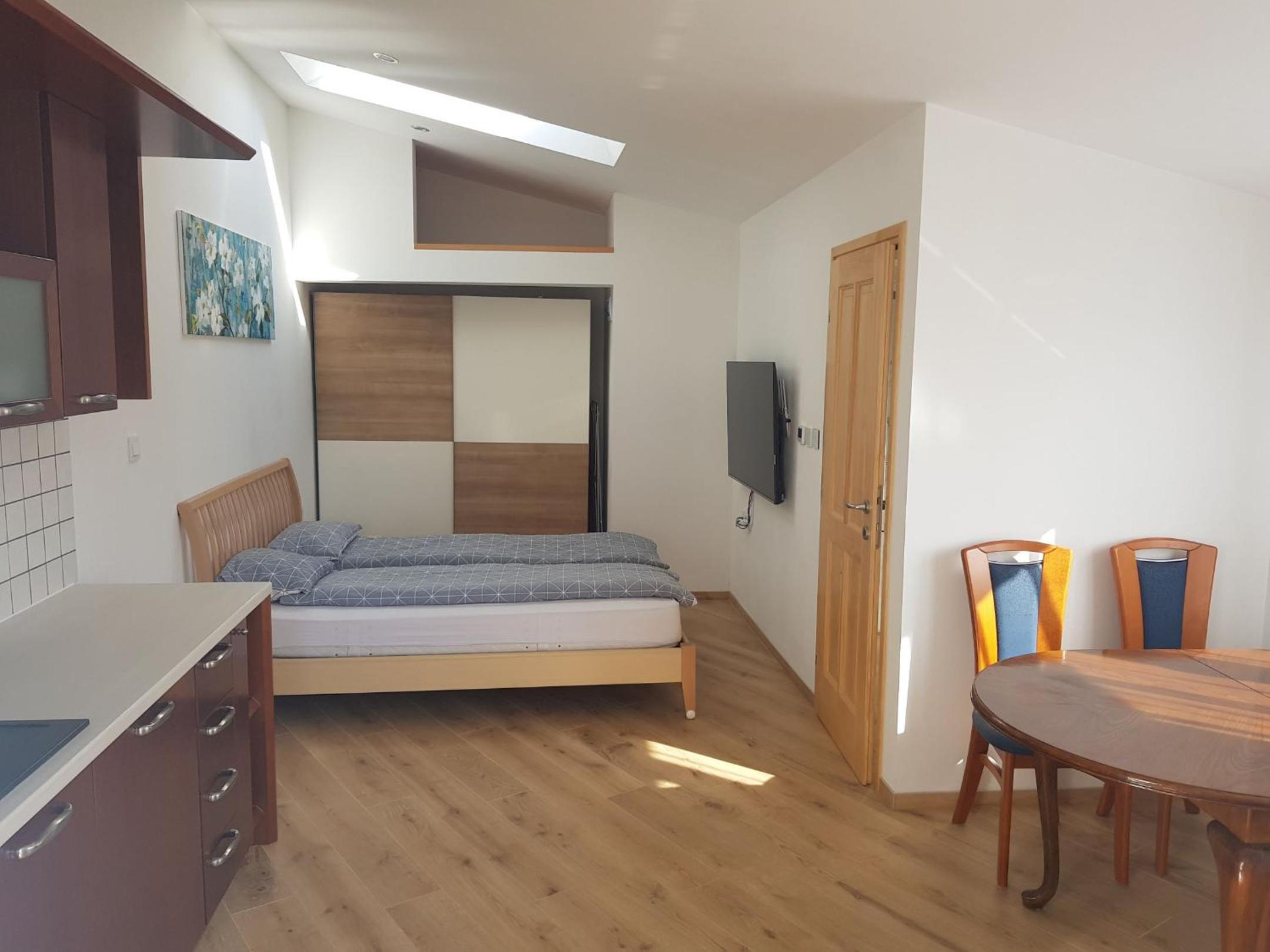 One-Bedroom Apartment photo 1