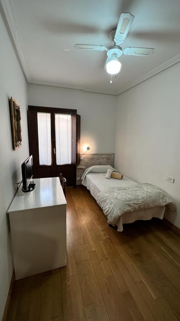 Habitación individual con baño compartido