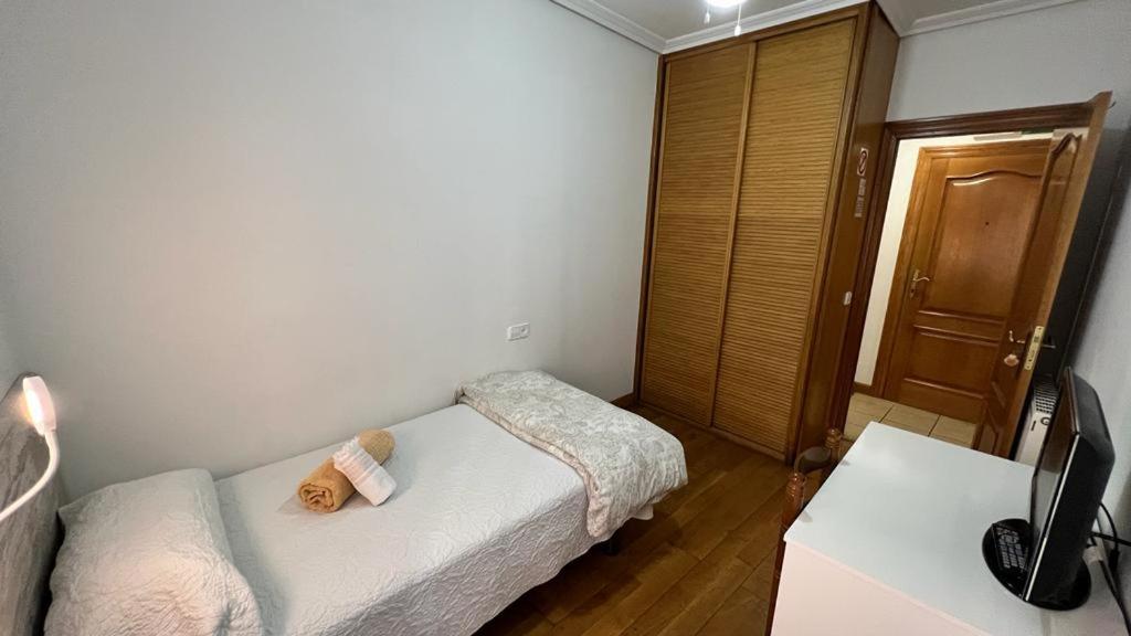 Single Room with Shared Bathroom photo 2