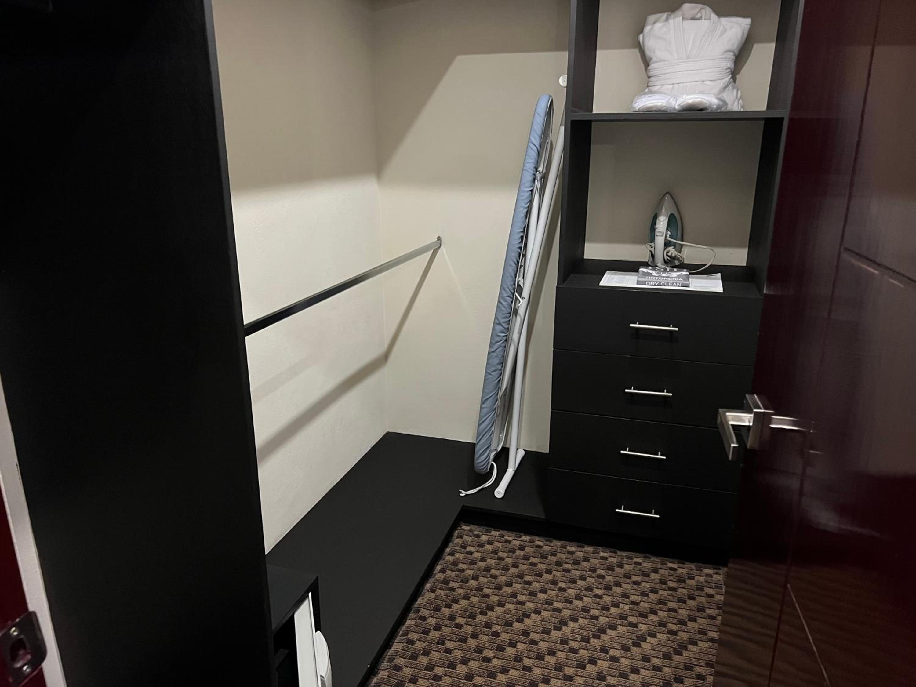 Royal Two-Bedroom Apartment - Photo 18