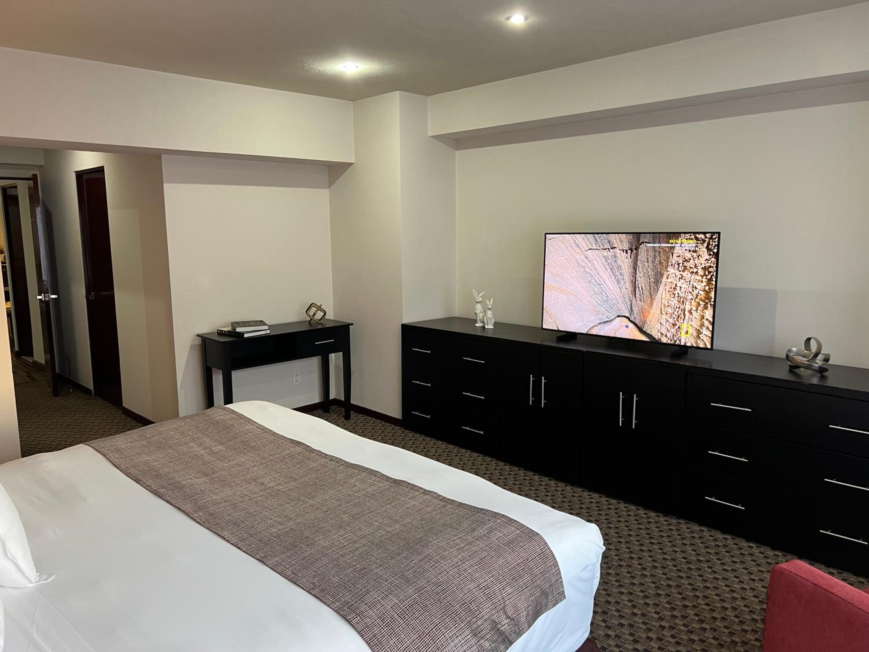 Royal Two-Bedroom Apartment - Photo 15