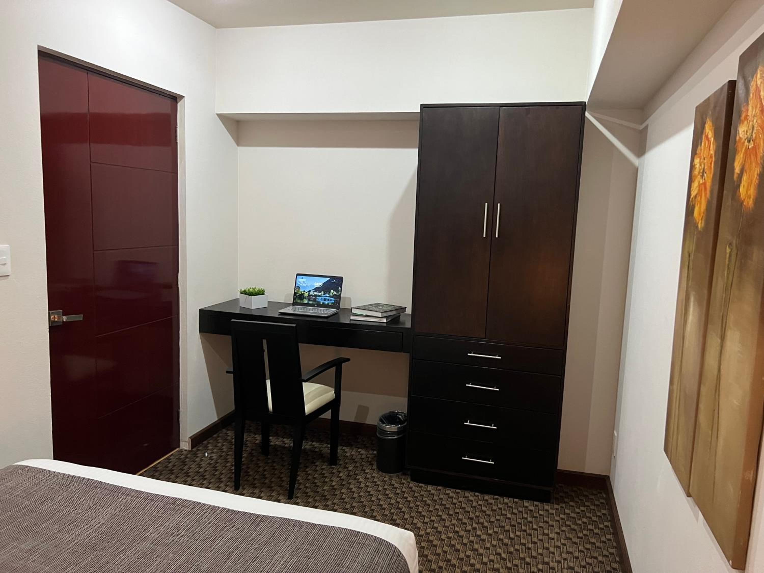 Master Two-Bedroom Apartment - Photo 11