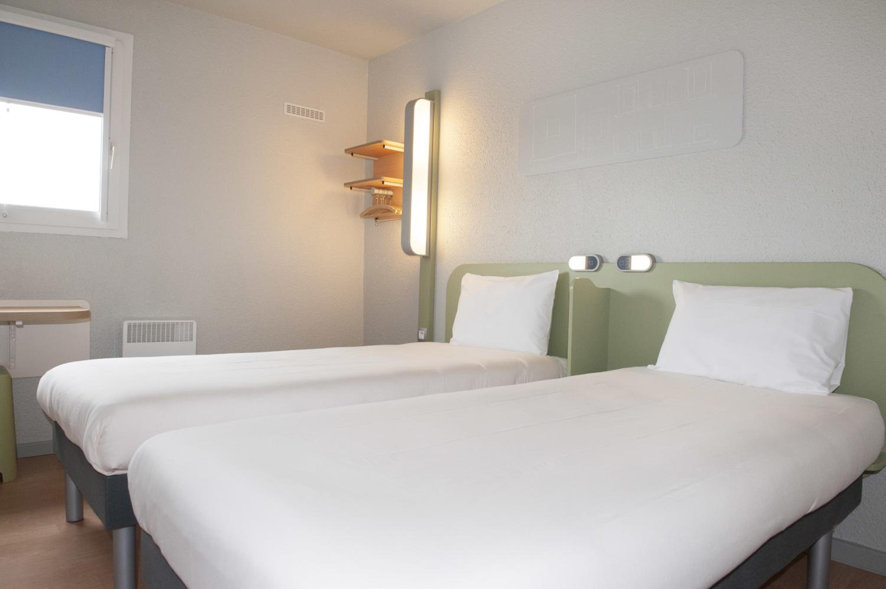 Standard Twin Room - Photo 5
