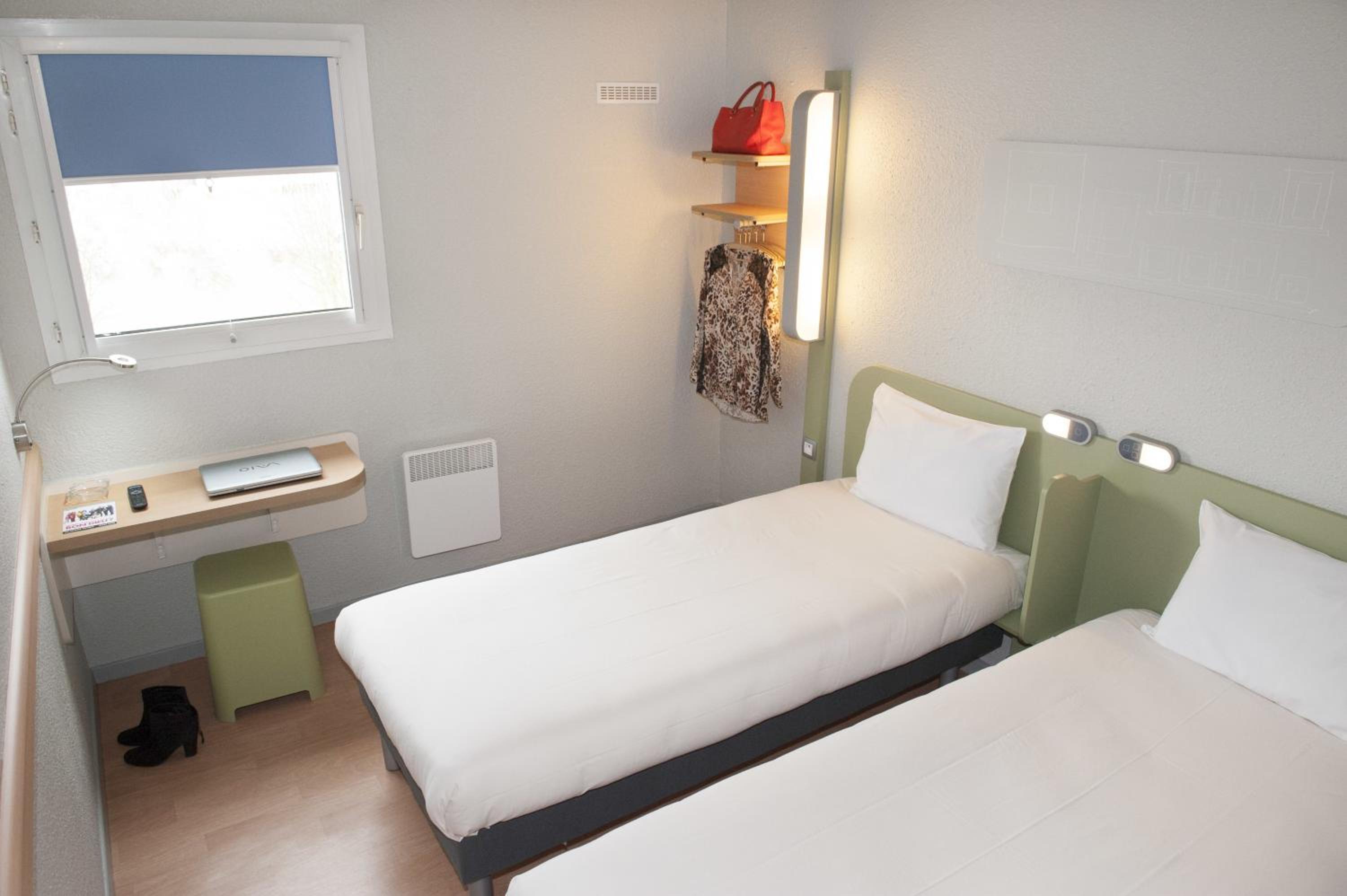 Standard Twin Room - Photo 14