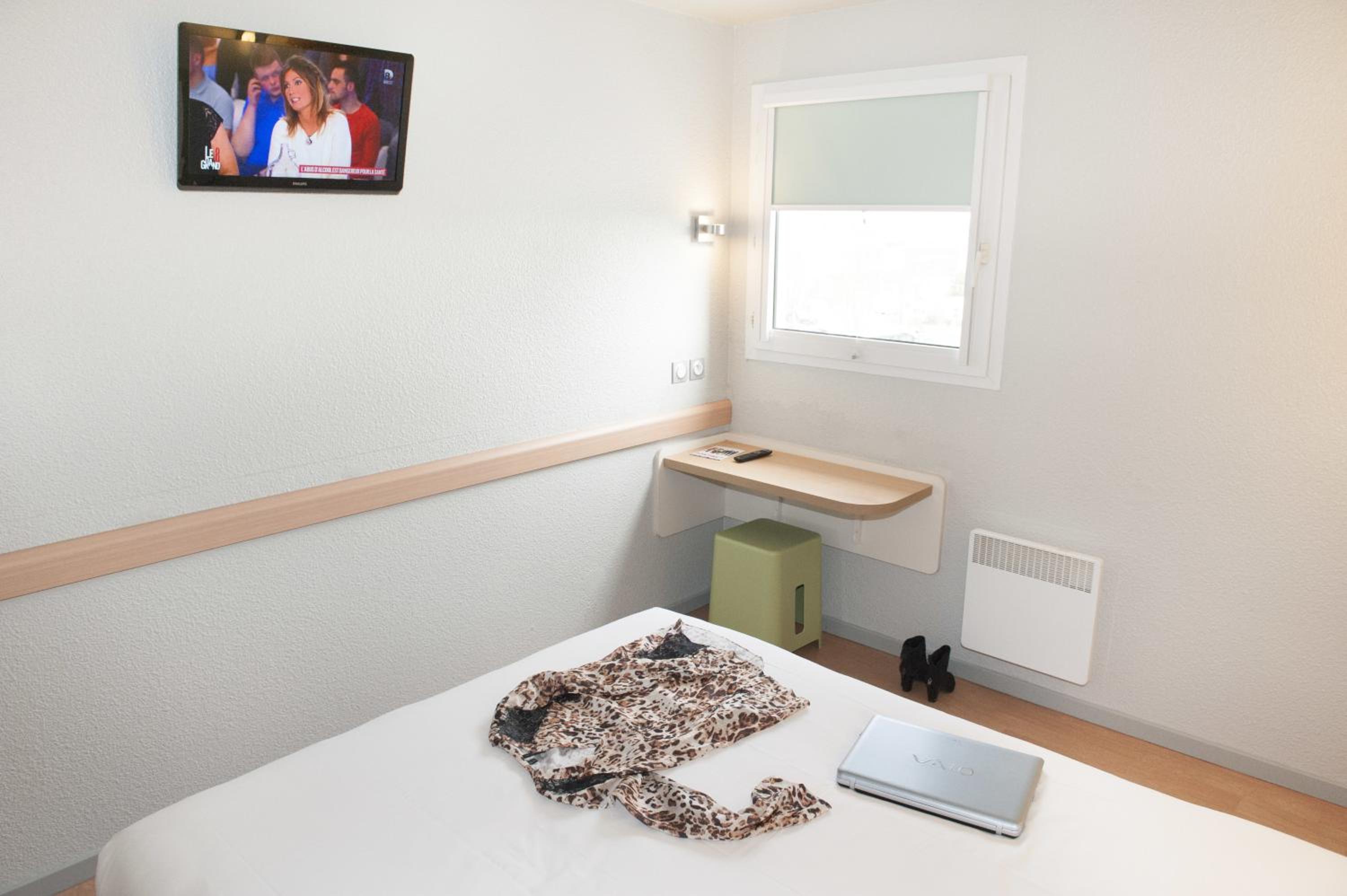 Standard Triple Room - Photo 11