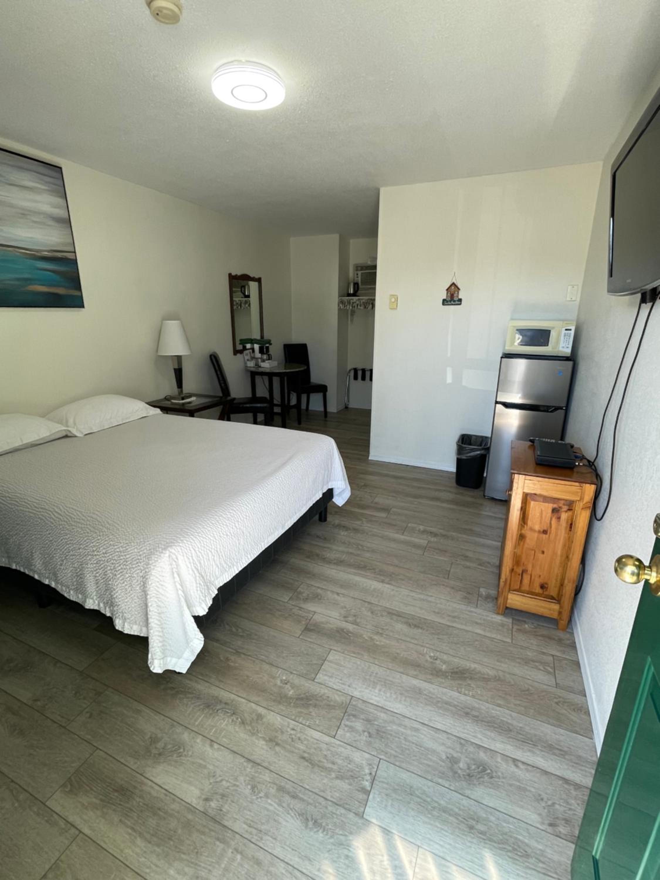 Queen Room photo 1