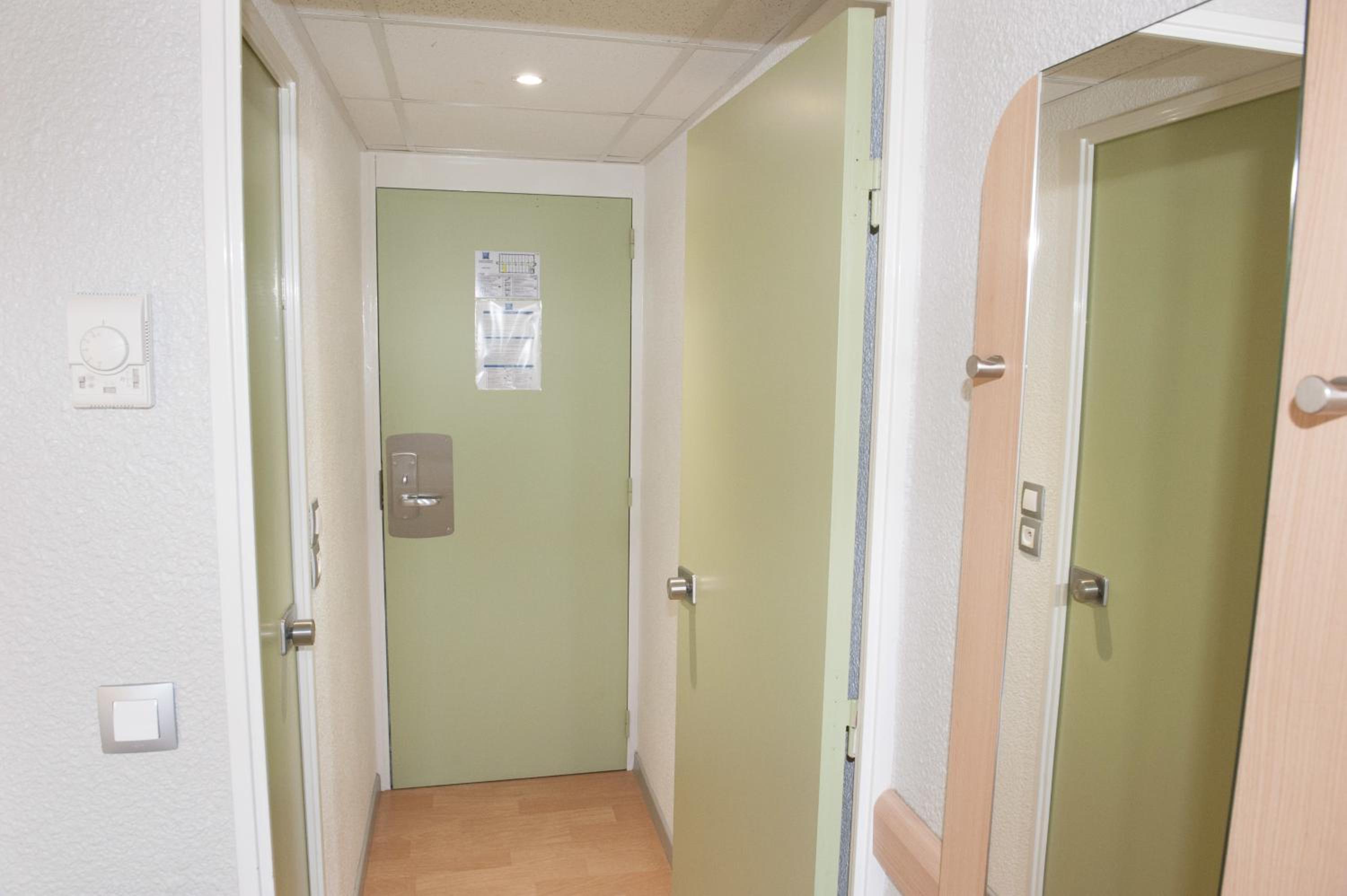 Standard Triple Room - Photo 10
