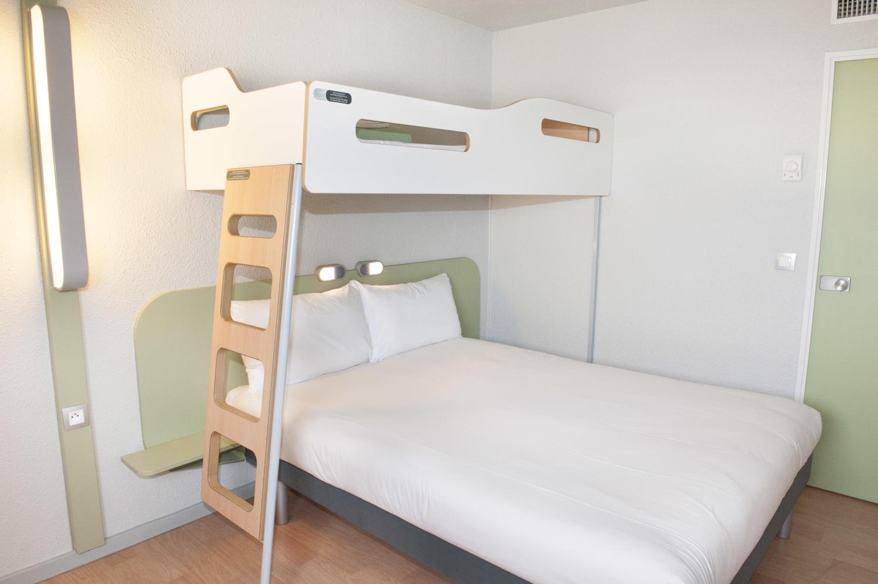 Standard Triple Room - Photo 8