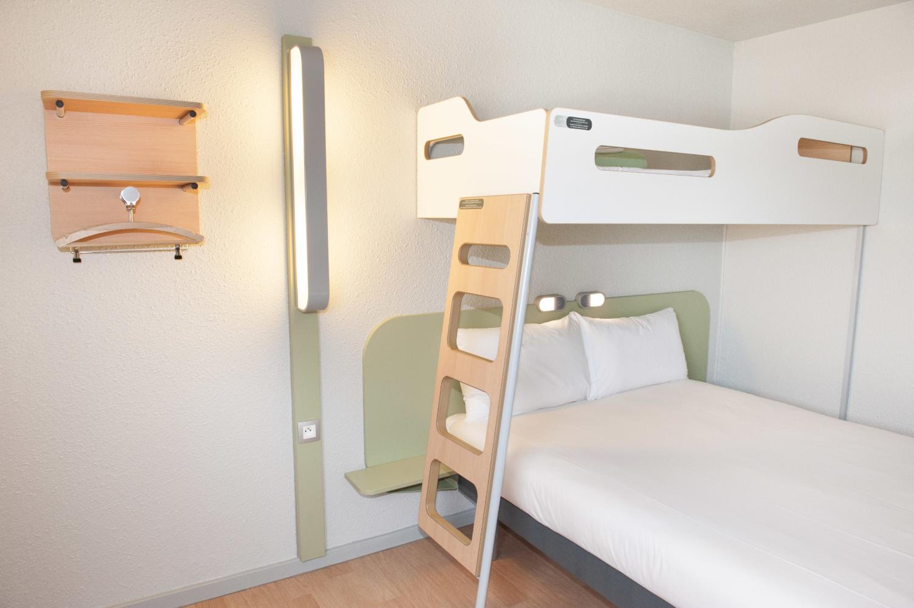 Standard Triple Room - Photo 9