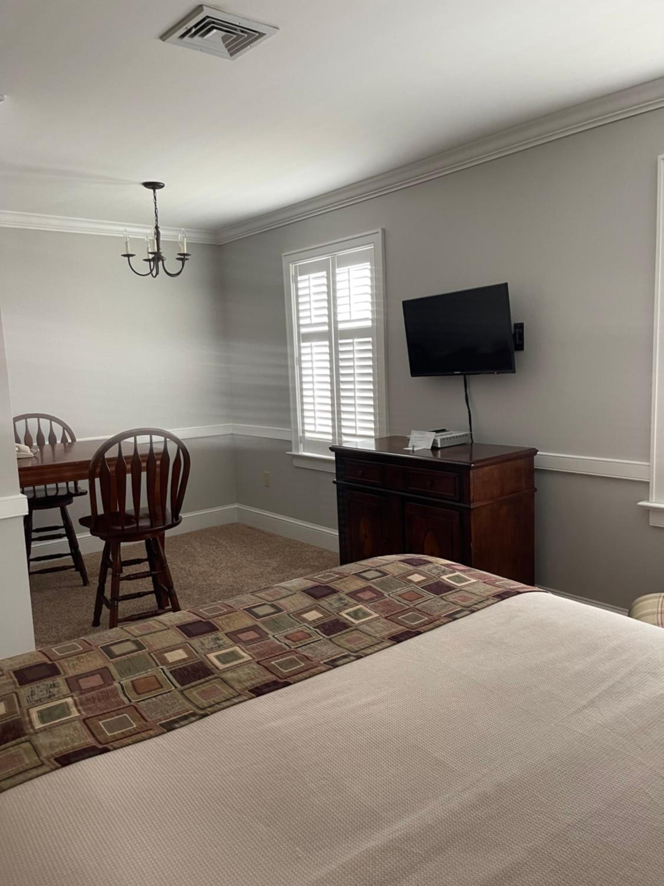 Deluxe Queen Room - Photo 3