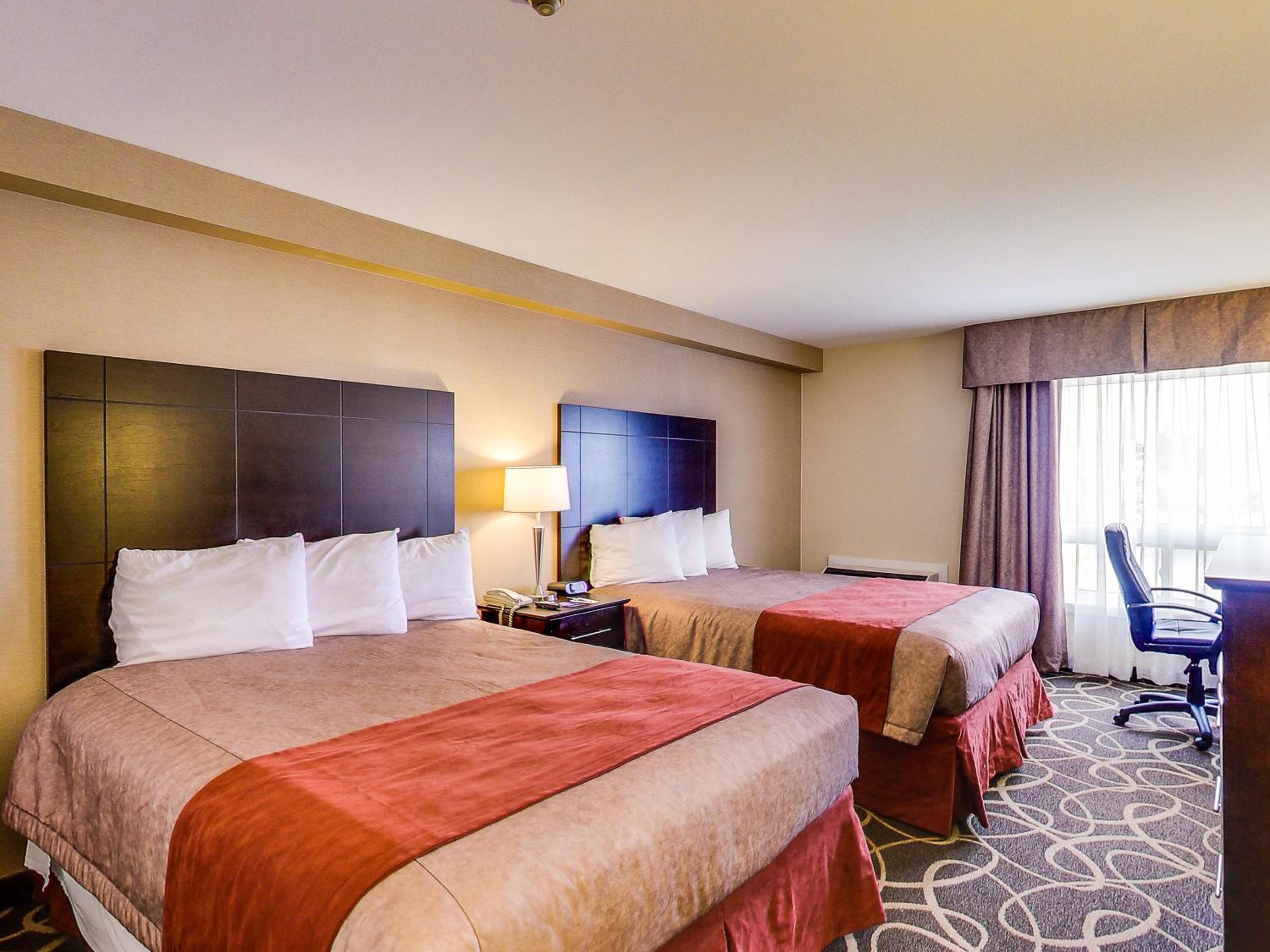 Queen Room with Two Queen Beds - Non-Smoking - Photo 5