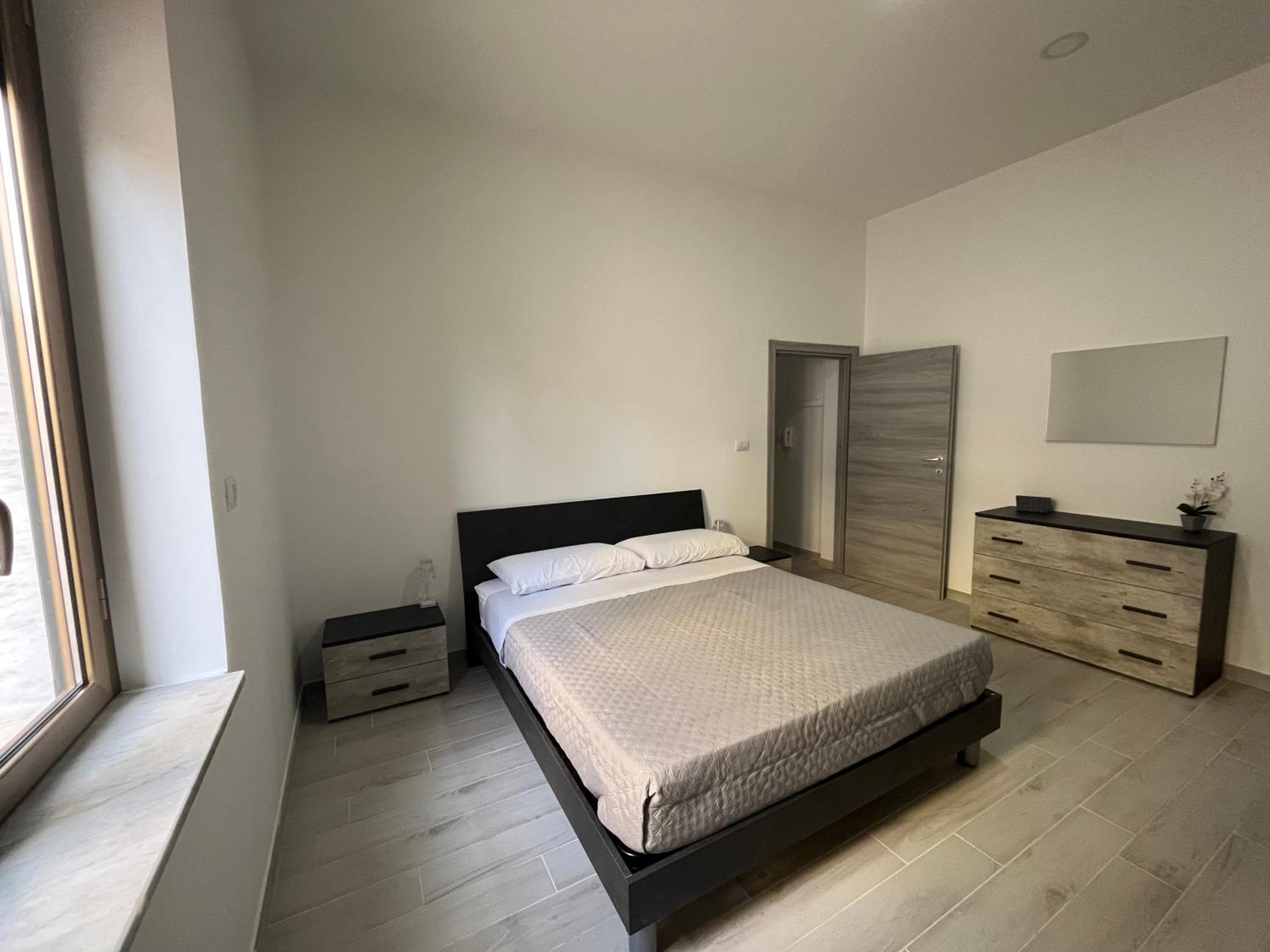 One-Bedroom Apartment photo 3