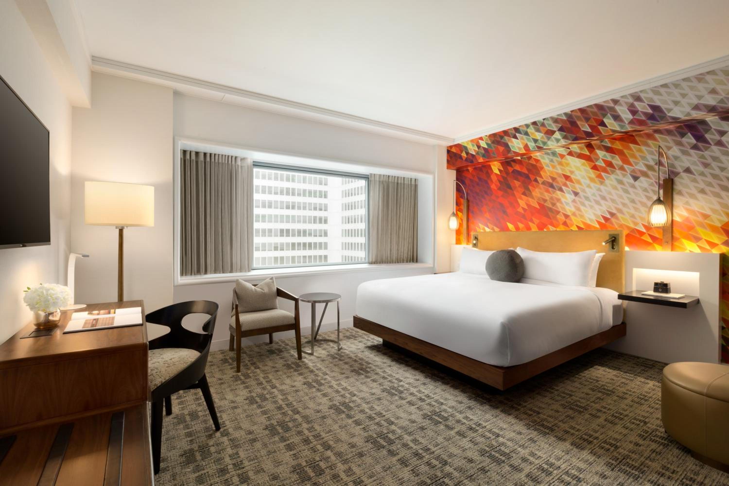 One Bedroom Suite with One King Bed (Non Smoking)