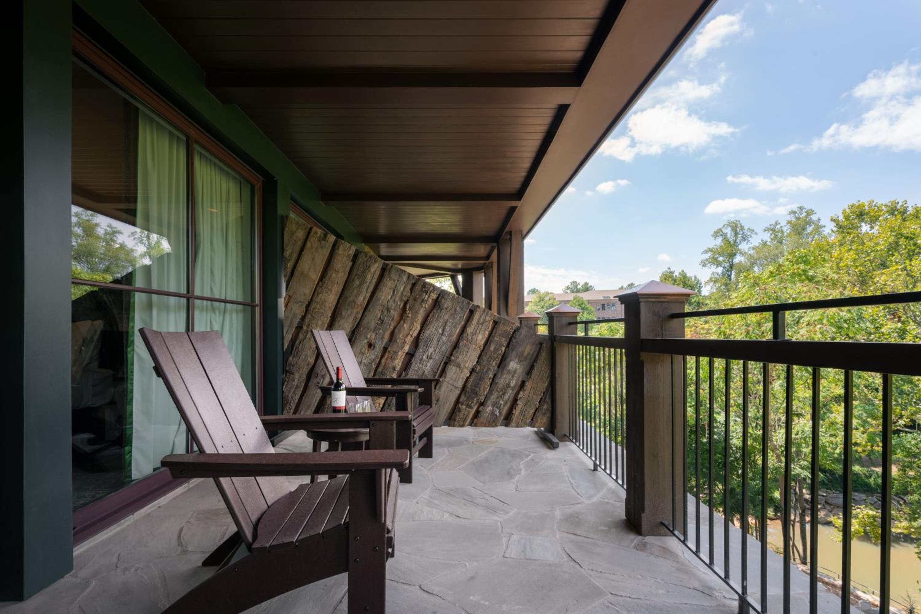 Queen Room with Two Queen Beds and Balcony (Non Smoking) - Photo 2