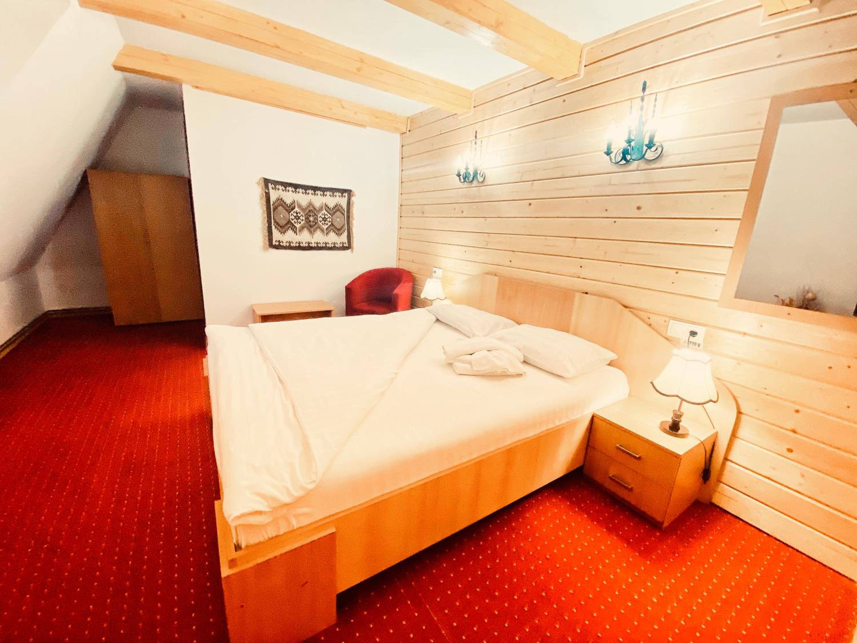 Double Room - Photo 10