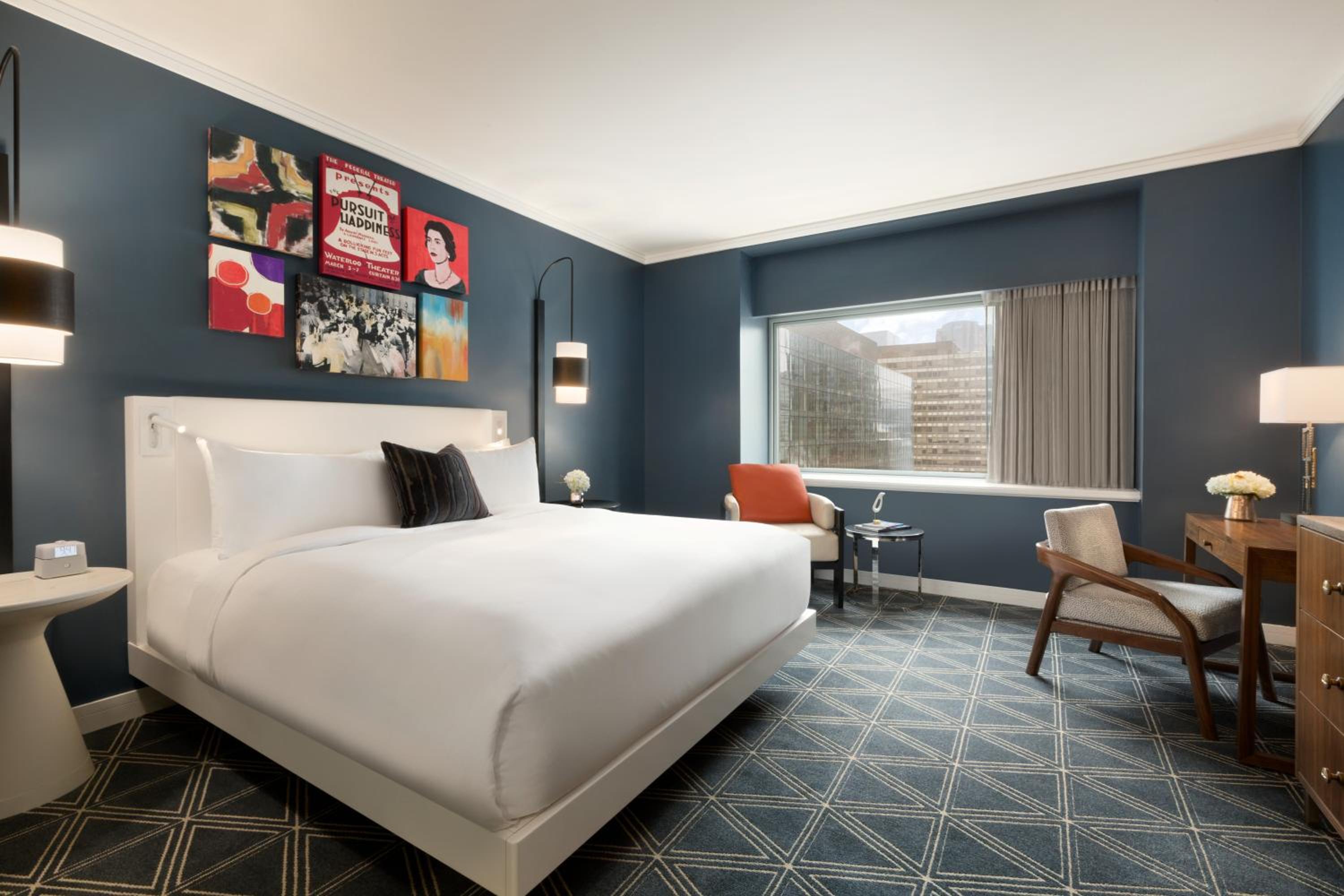Gold King Room with One King Bed (Non Smoking)