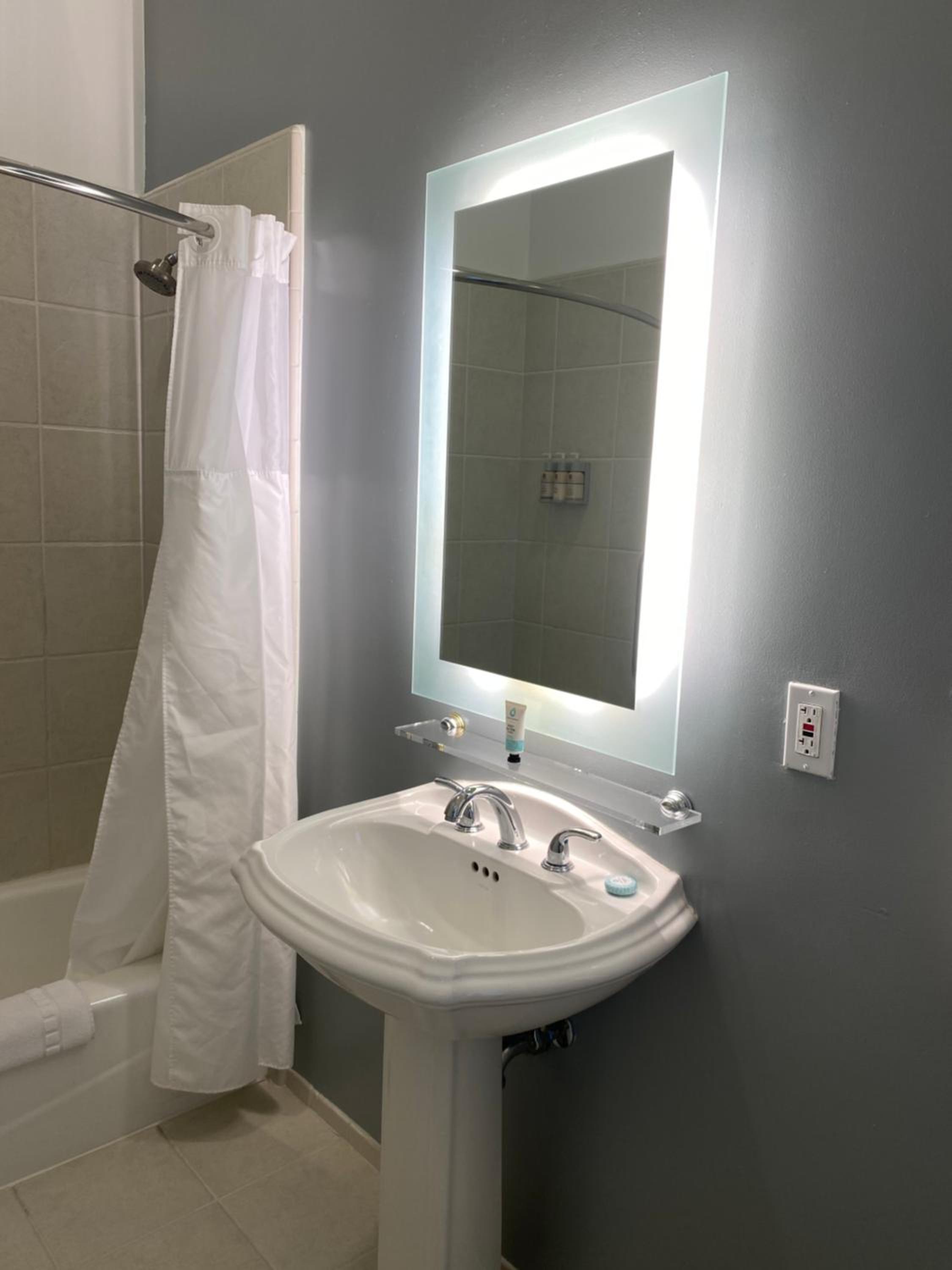 Large Double Room - Photo 4