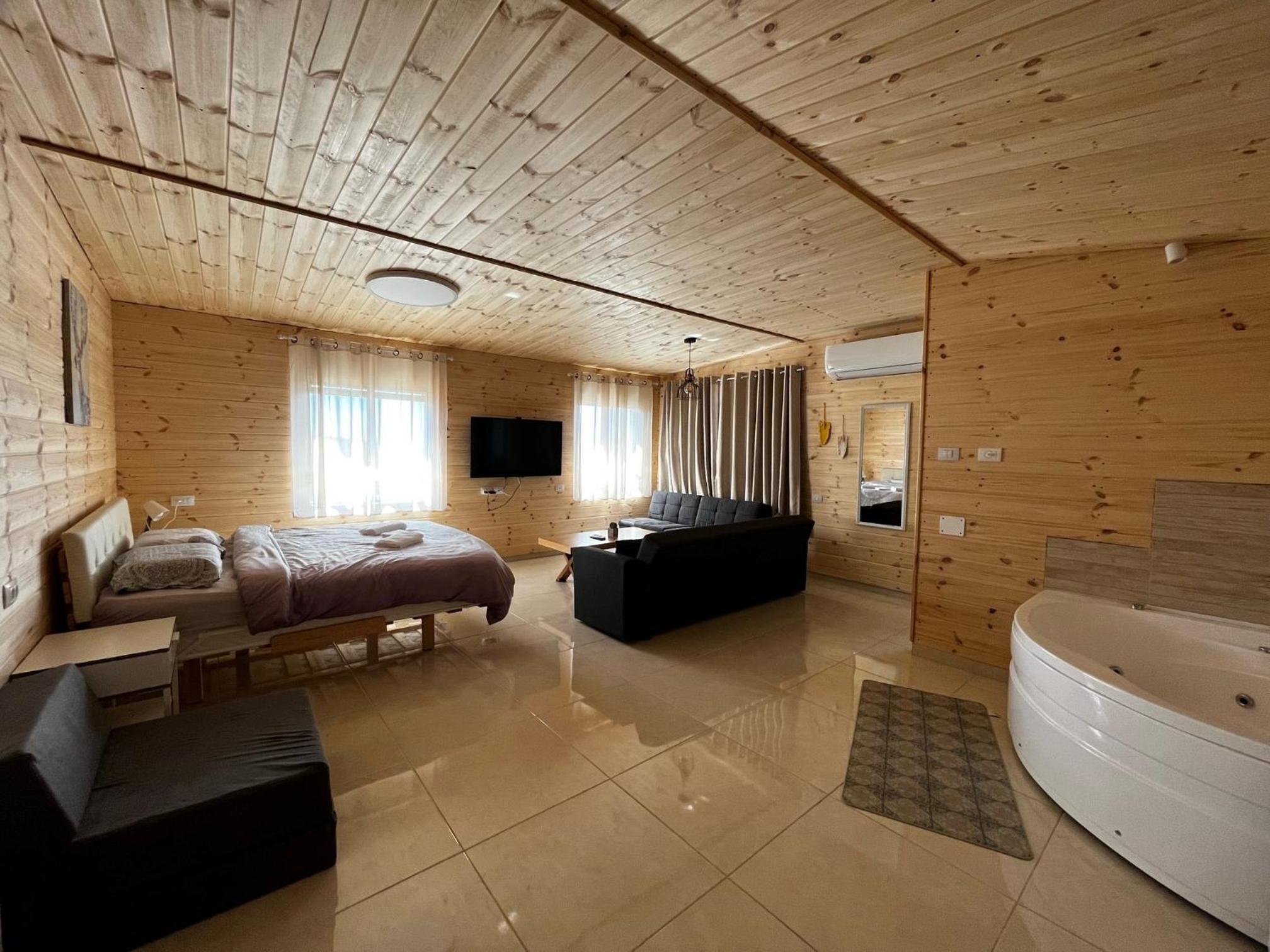 Deluxe Family Room - Photo 1