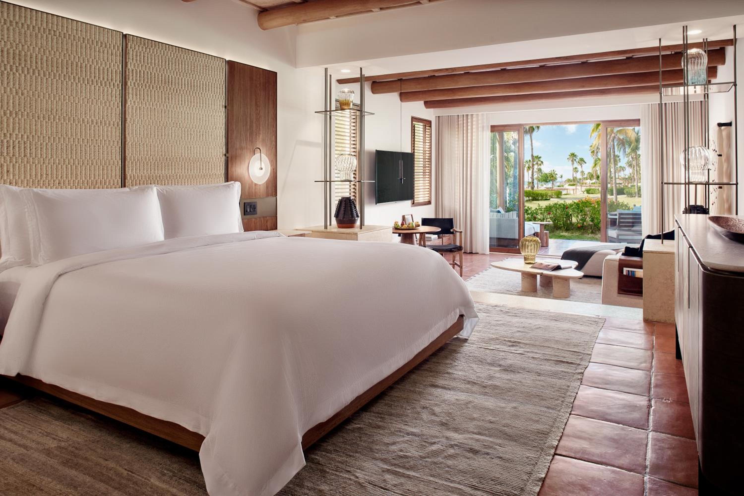 Grand - Butler Service, Junior Suite, 1 King, Garden view - Photo 1