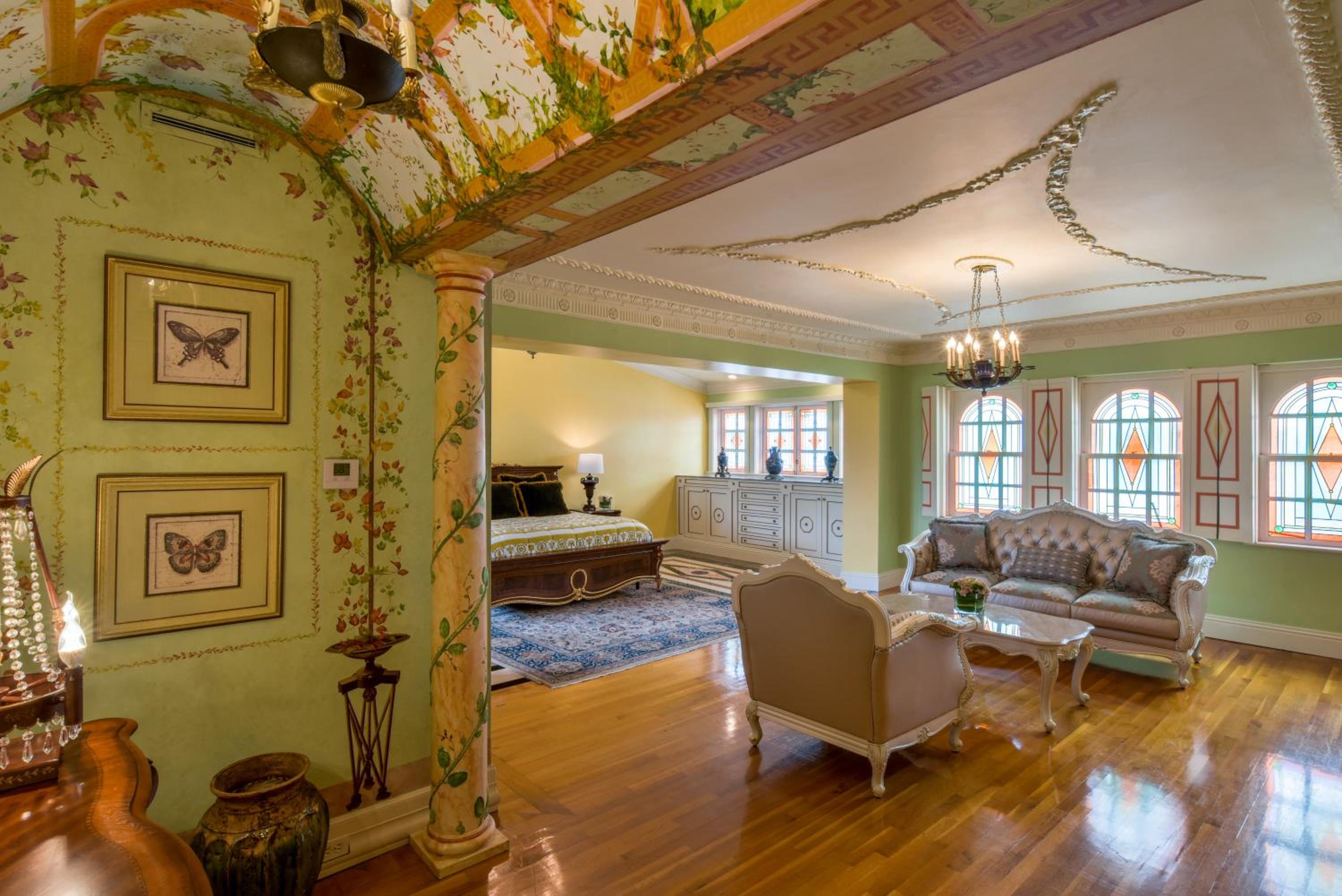 Roman Suite