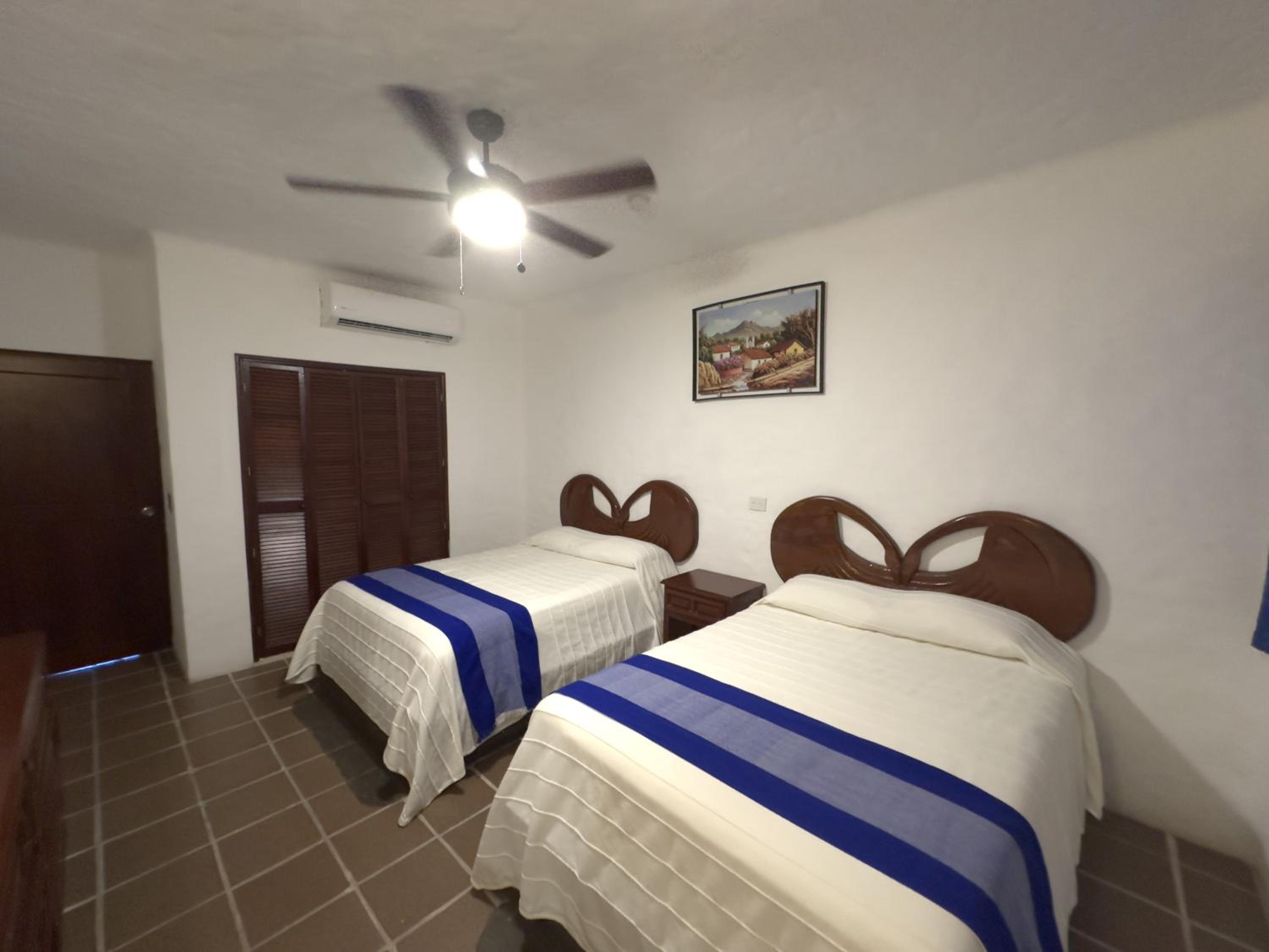 Double Room with Two Double Beds - Photo 1