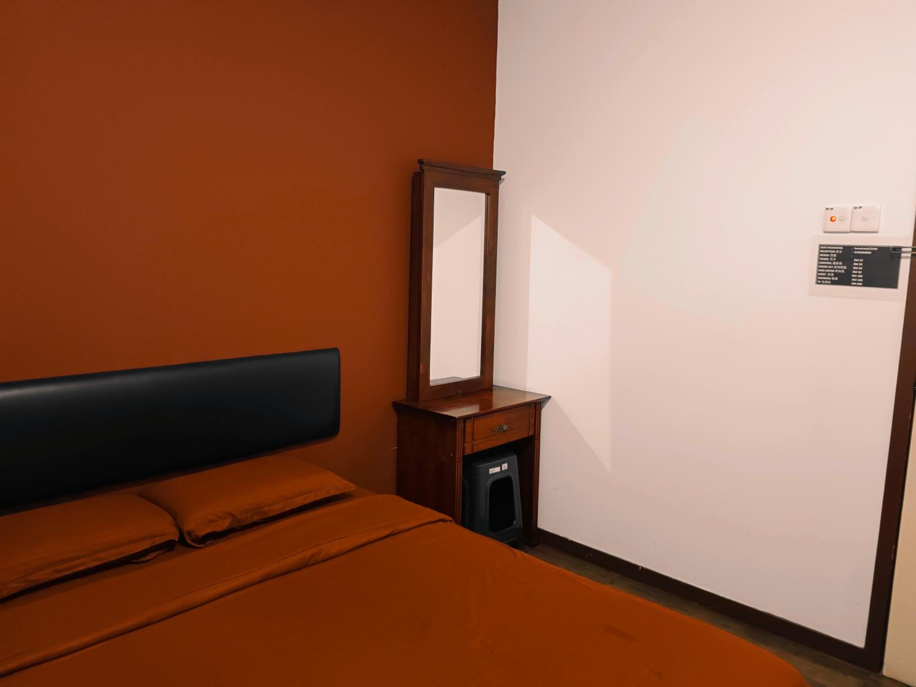 Deluxe Queen Room - Photo 1