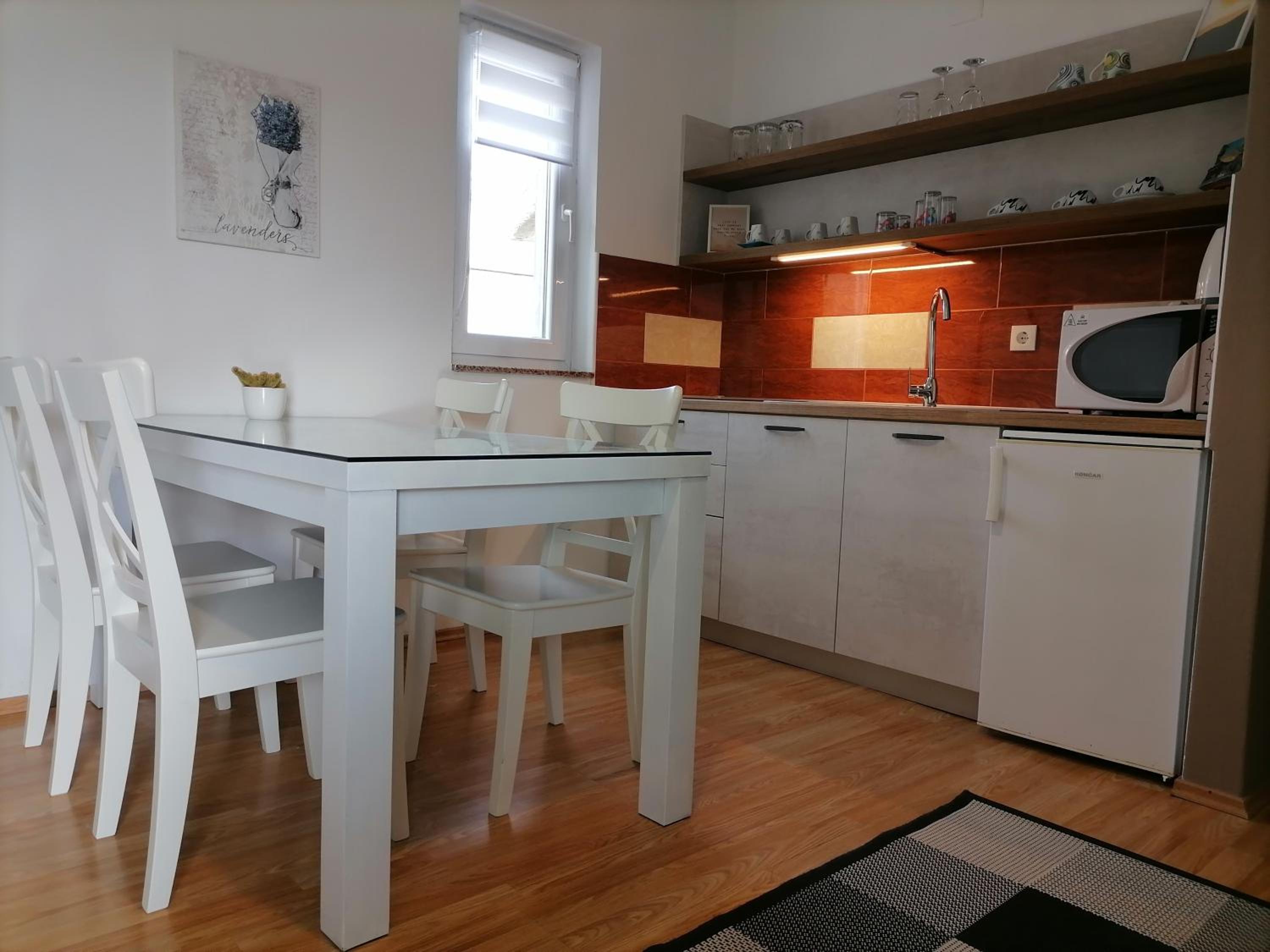 Apartment with Balcony - Photo 25