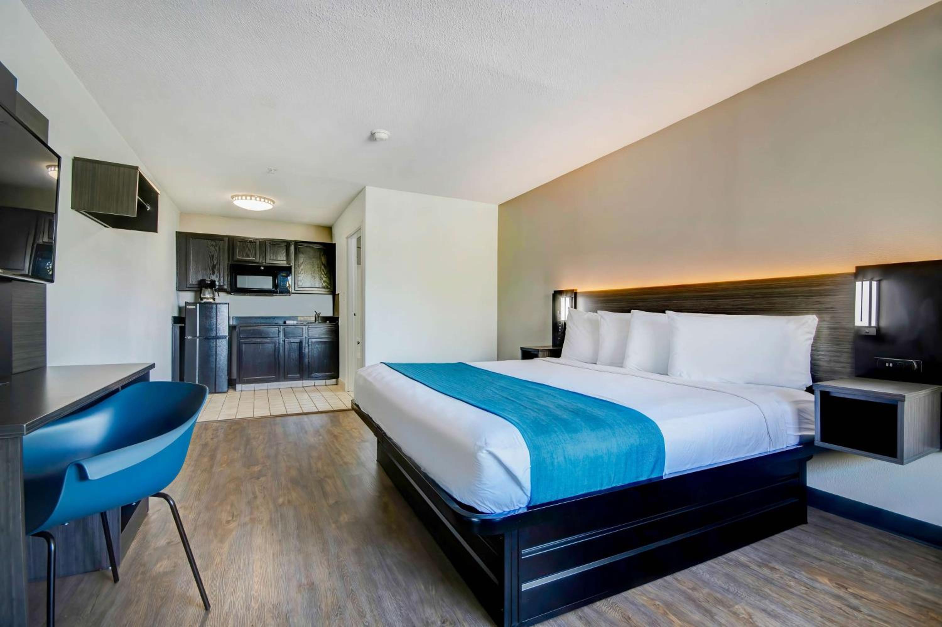 King Room - Non-Smoking - Photo 1