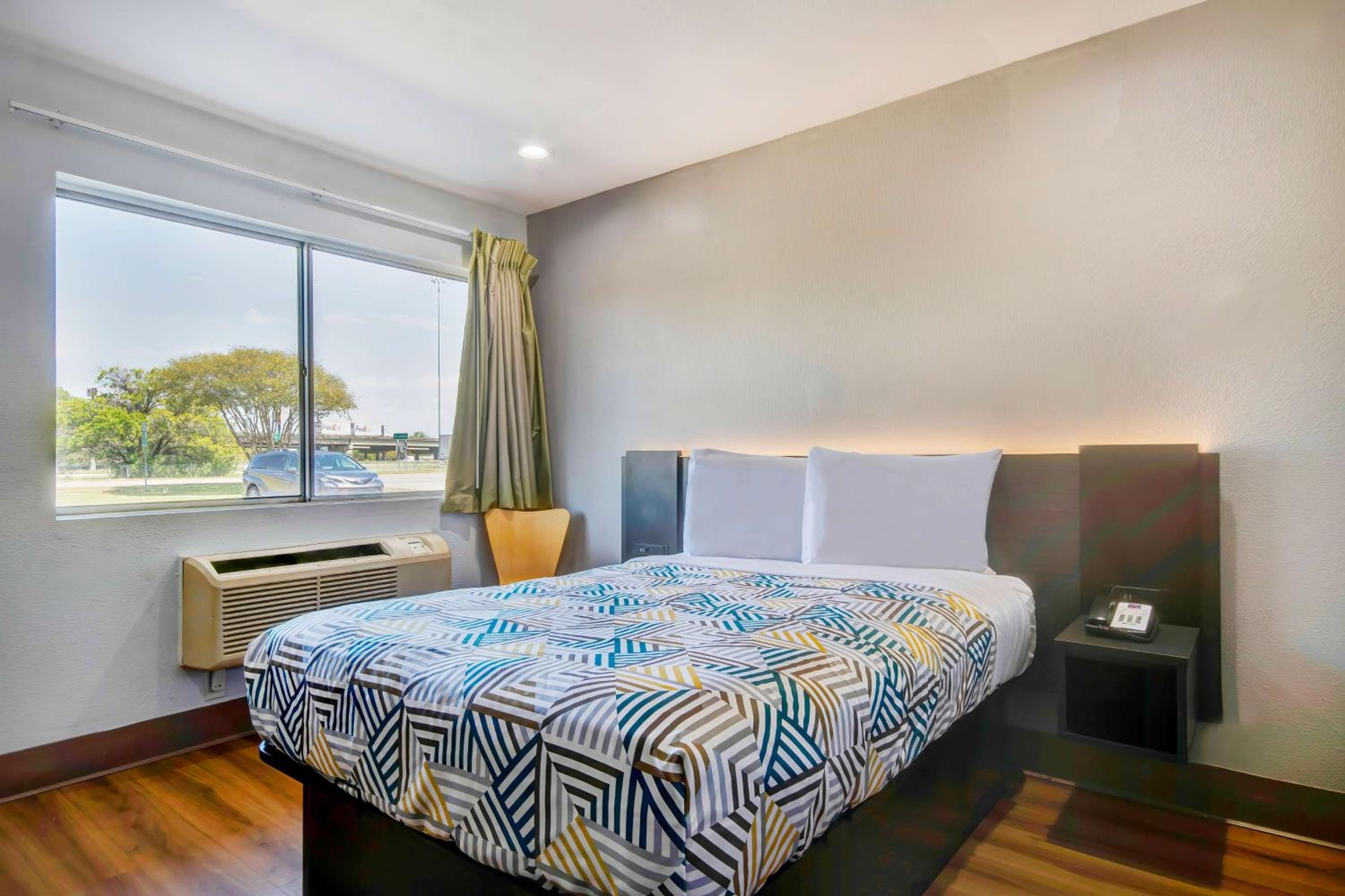 Standard Room with – One Queen Bed