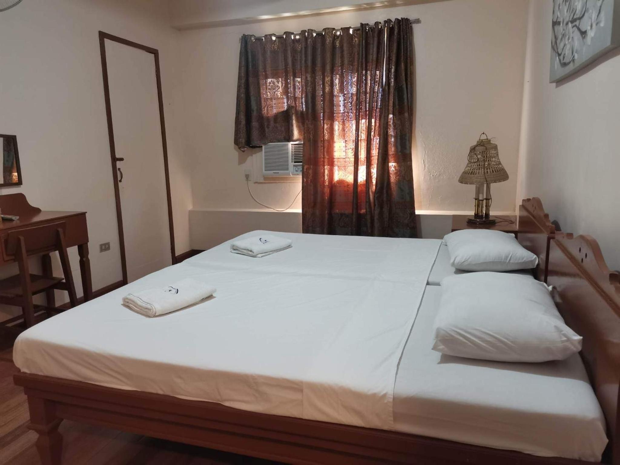 Deluxe Double Room (2 Adults + 1 Child) photo 1