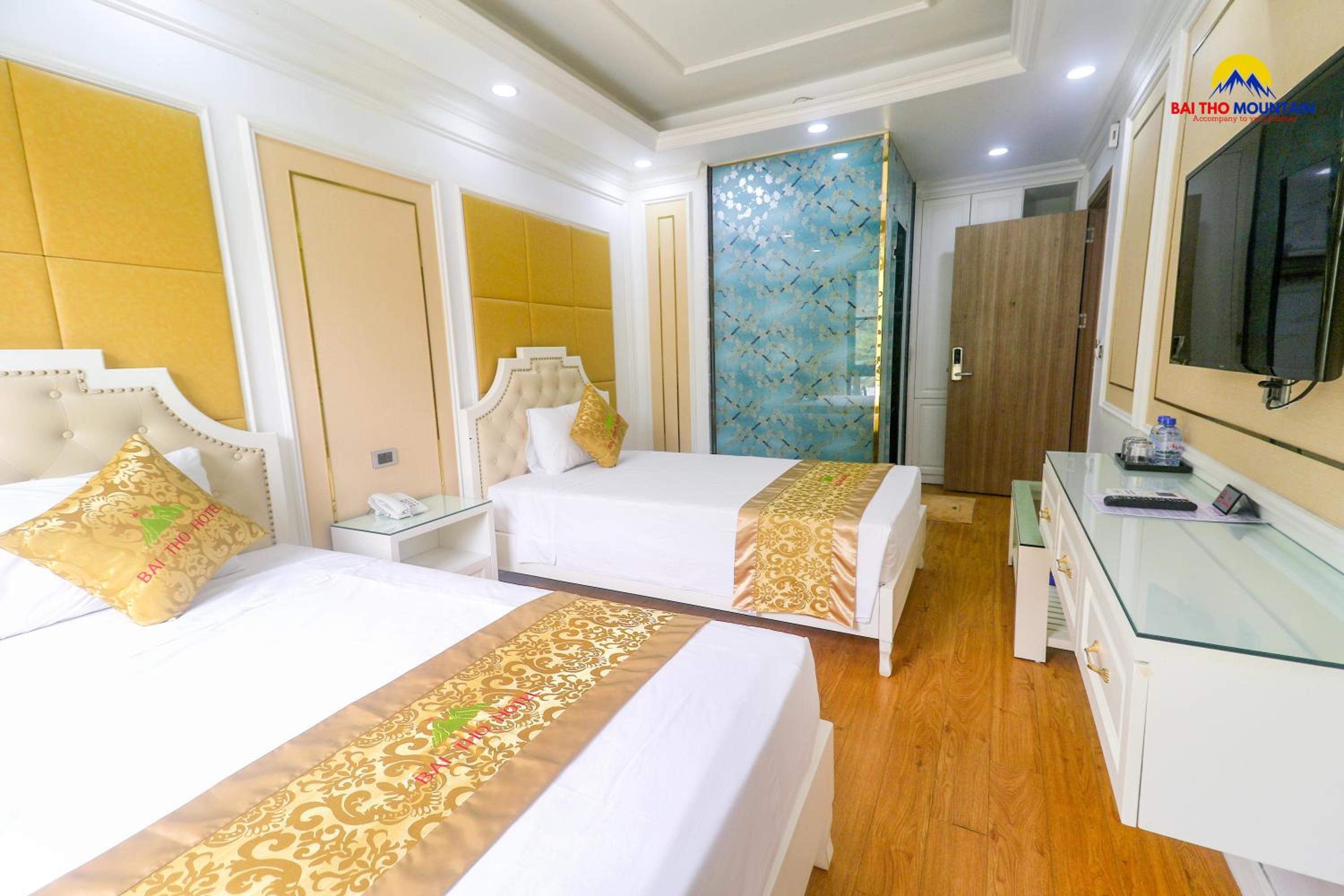 Deluxe Queen Room with Two Queen Beds photo 1