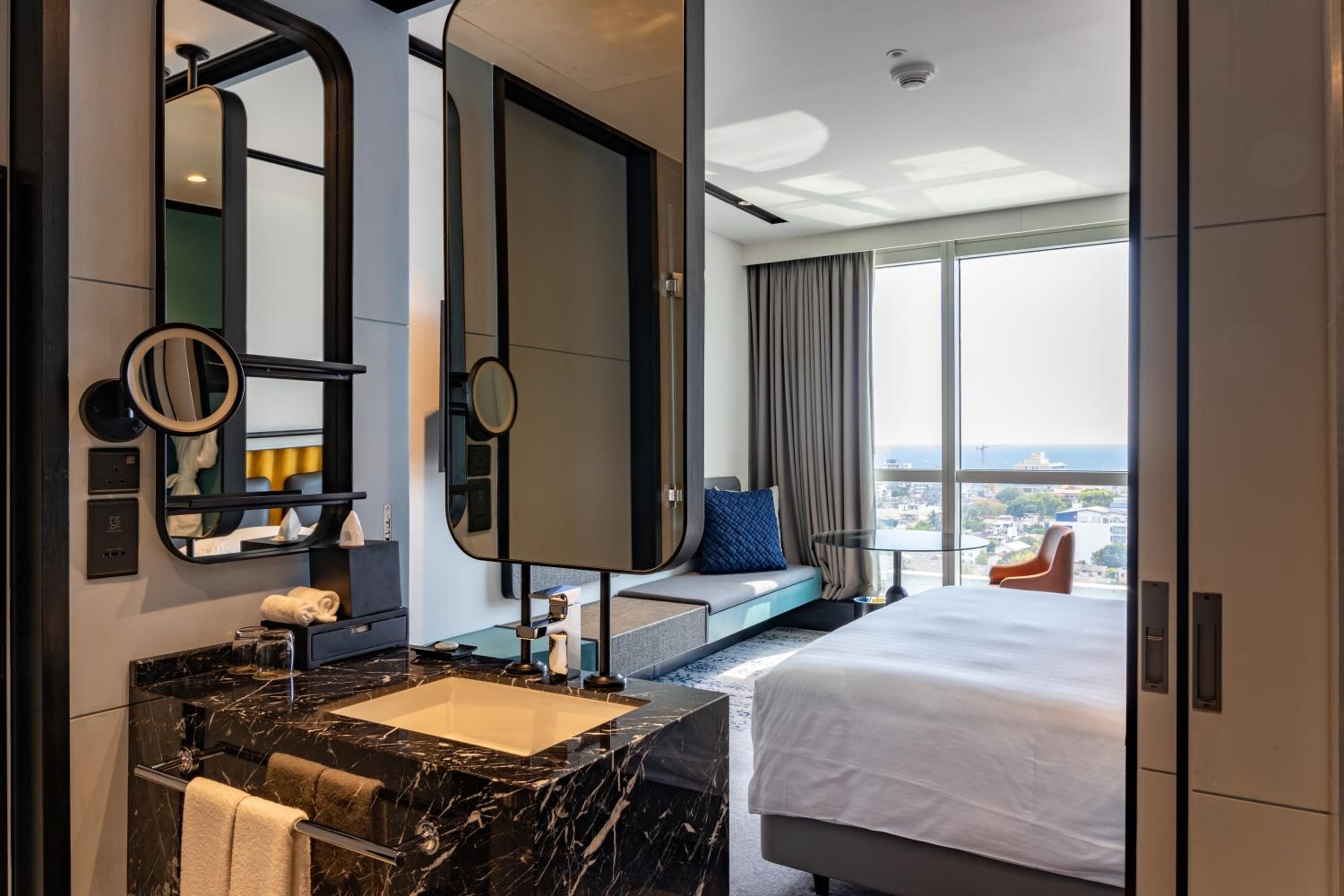 Premier King Room with Ocean View  – Includes a 20% discount at Beira Kitchen and Ala Carte - Photo 4
