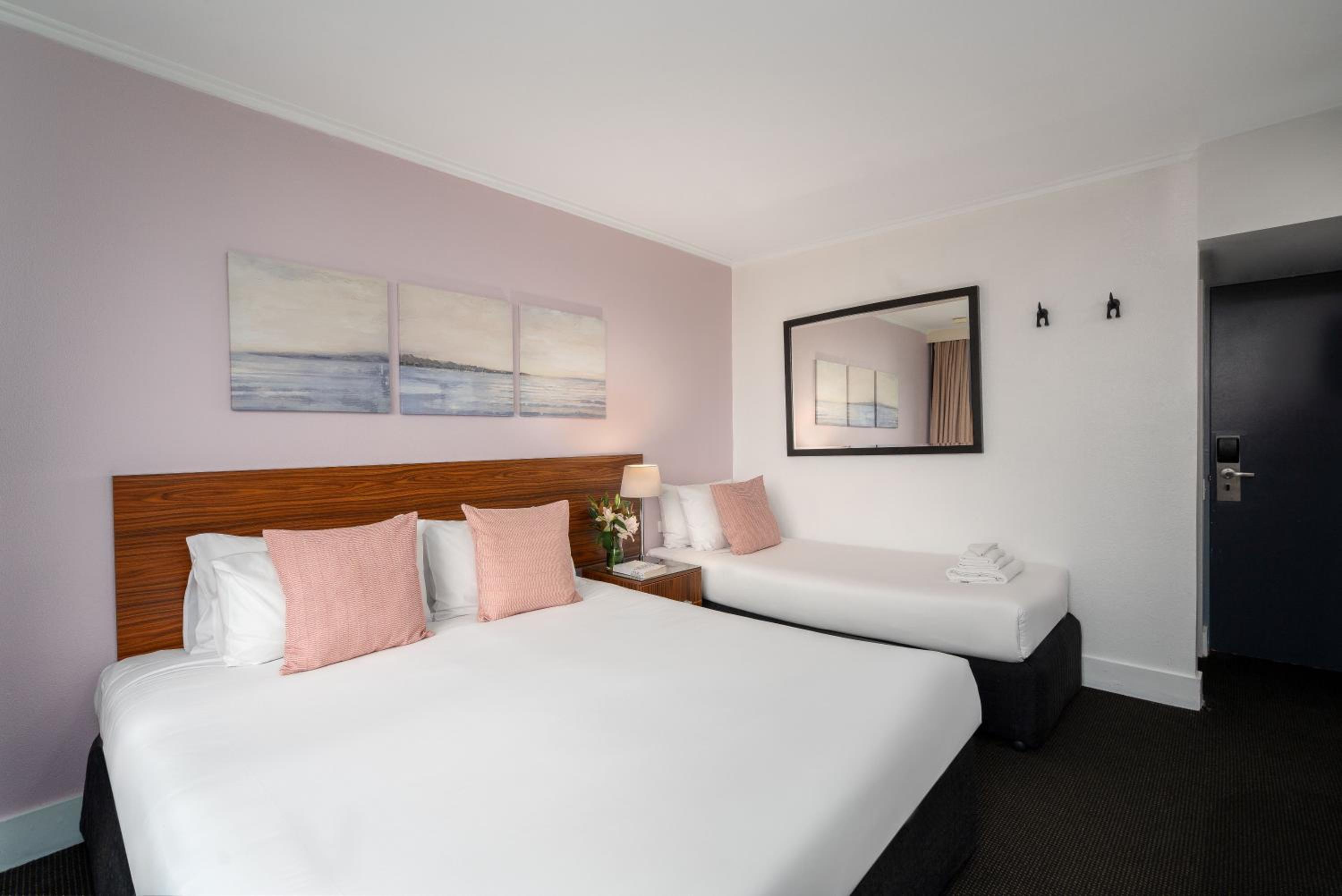Standard Triple Room - Photo 4