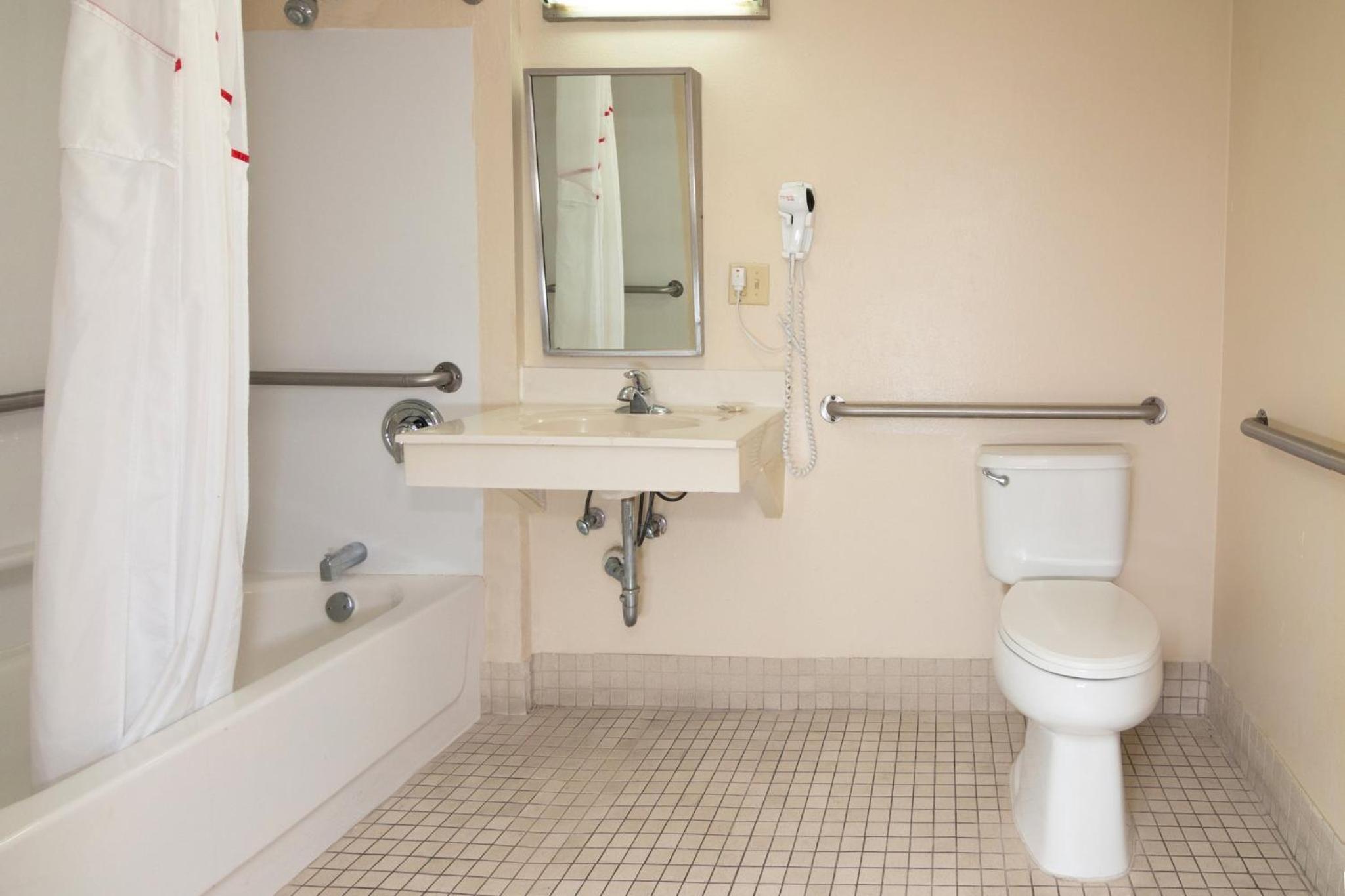 Superior King Room Disability Access Smoke Free - Photo 3