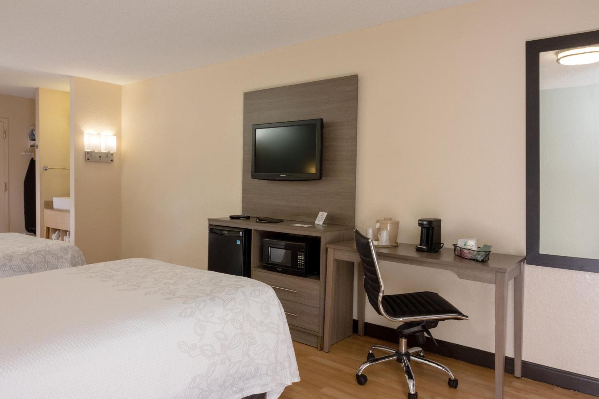 Deluxe Room with Two Double Beds Smoke Free - Photo 5