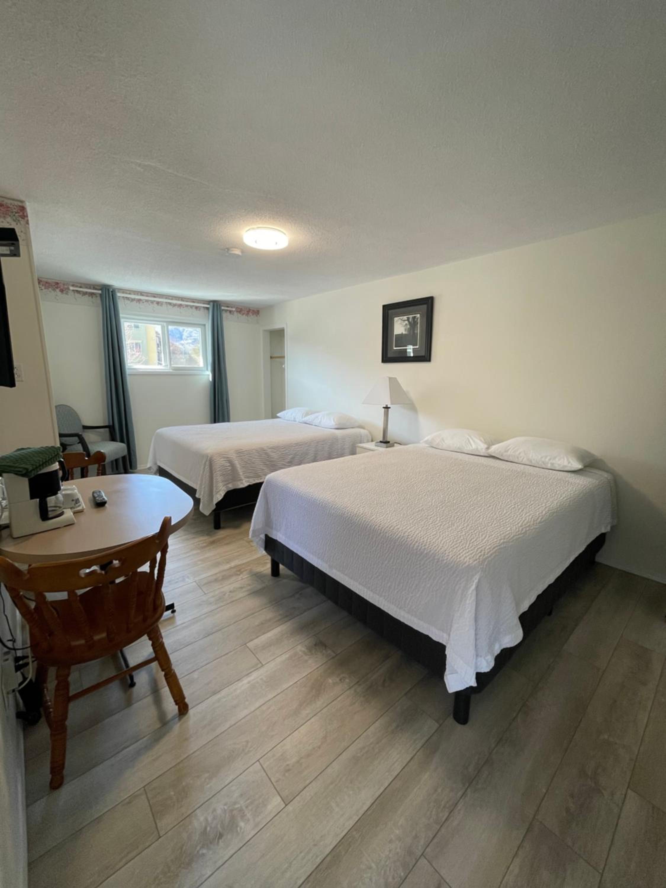 Queen Room with Two Queen Beds photo 1