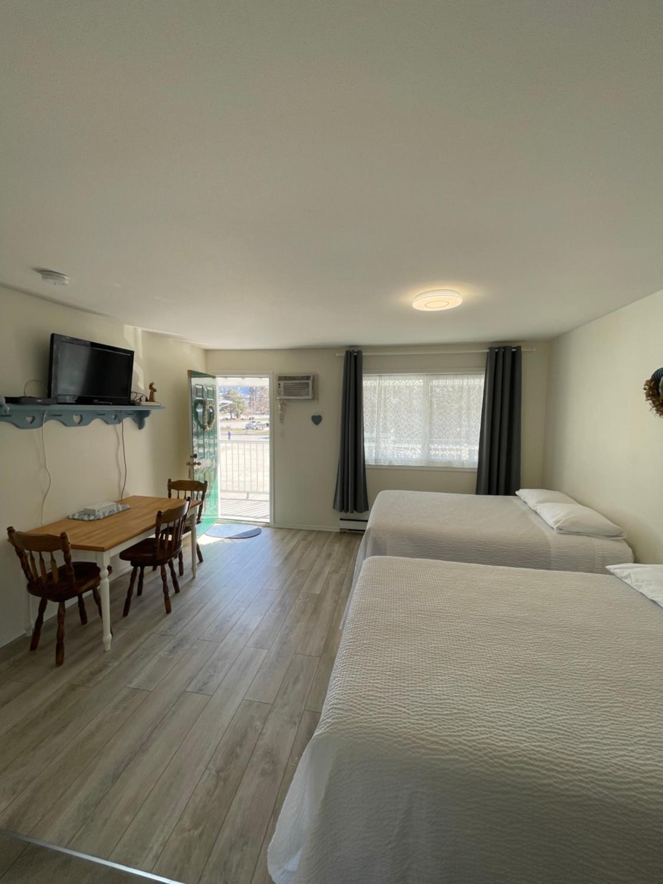 Deluxe Double Room with Two Double Beds photo 3