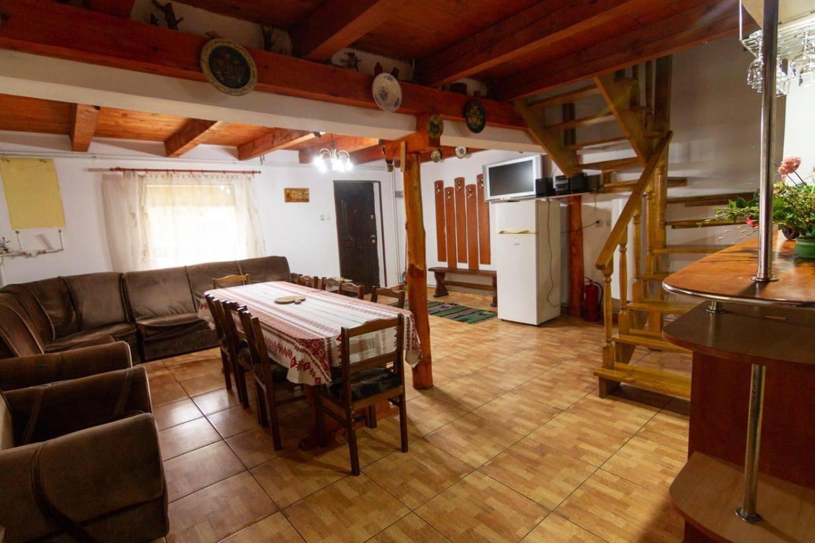 Seven-Bedroom House photo 1
