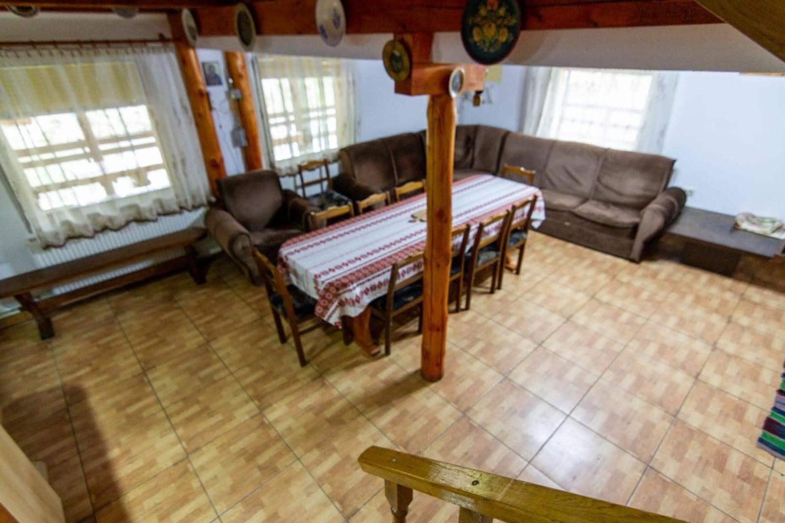Seven-Bedroom House photo 2