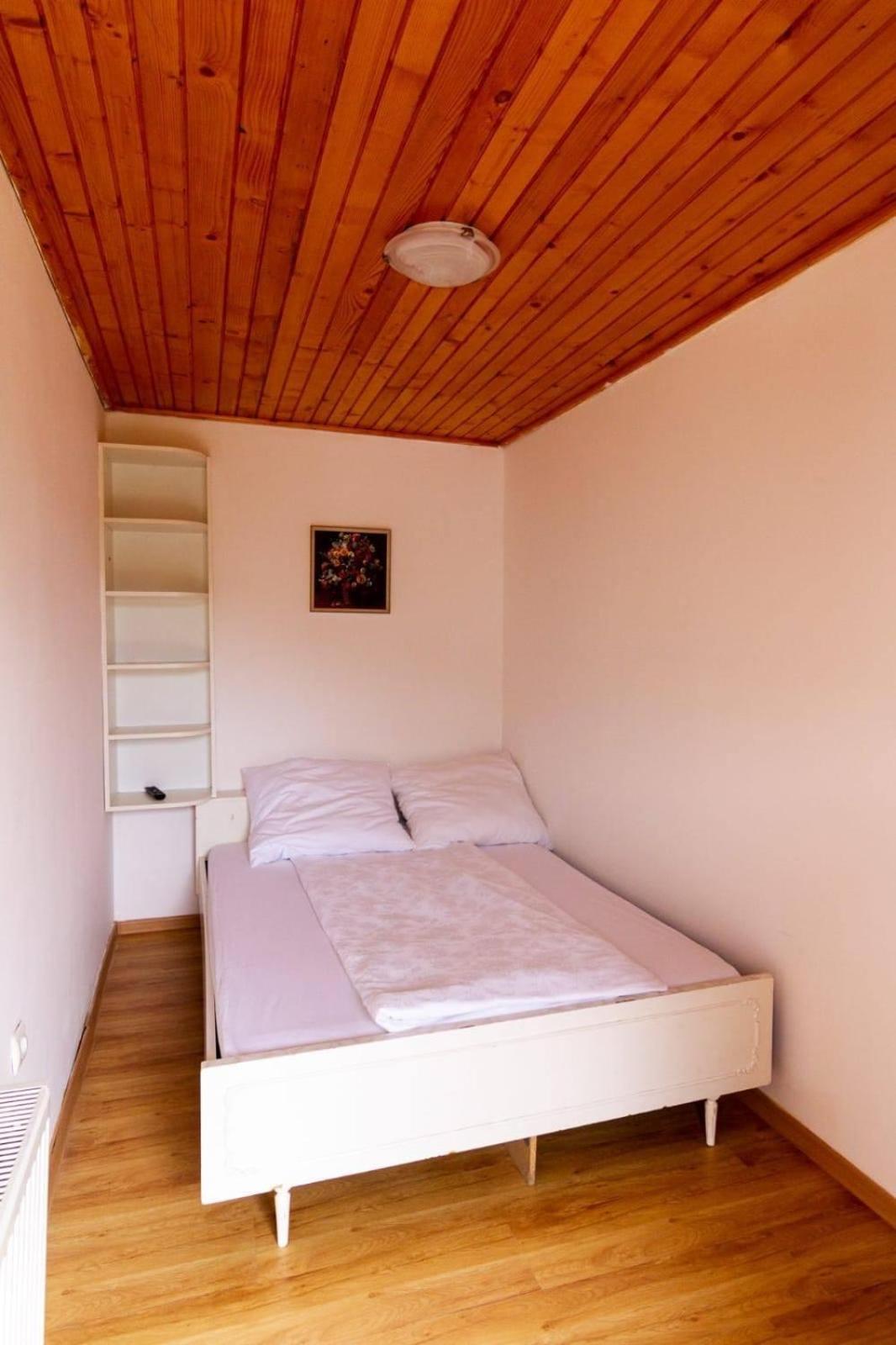 Seven-Bedroom House photo 3