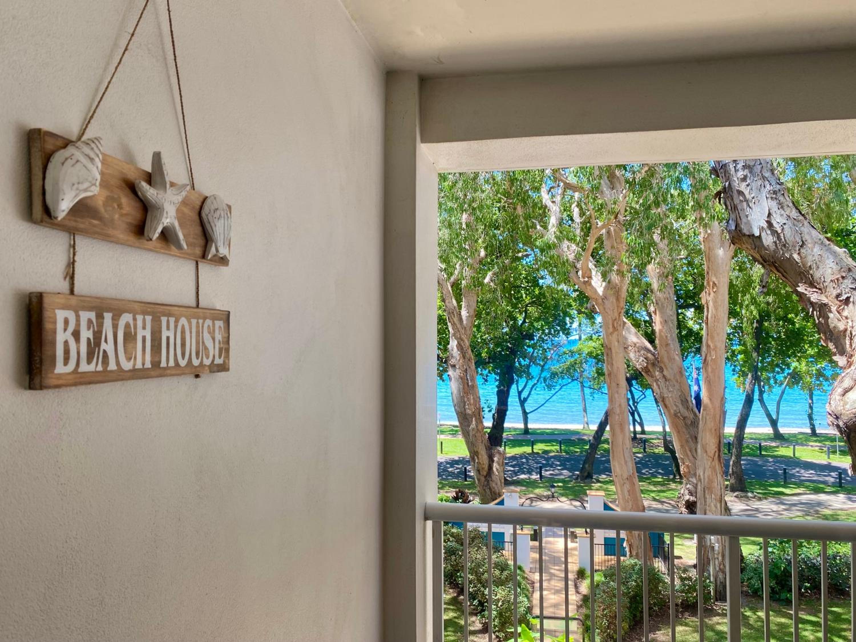 One-Bedroom Apartment with Beach View - Photo 6