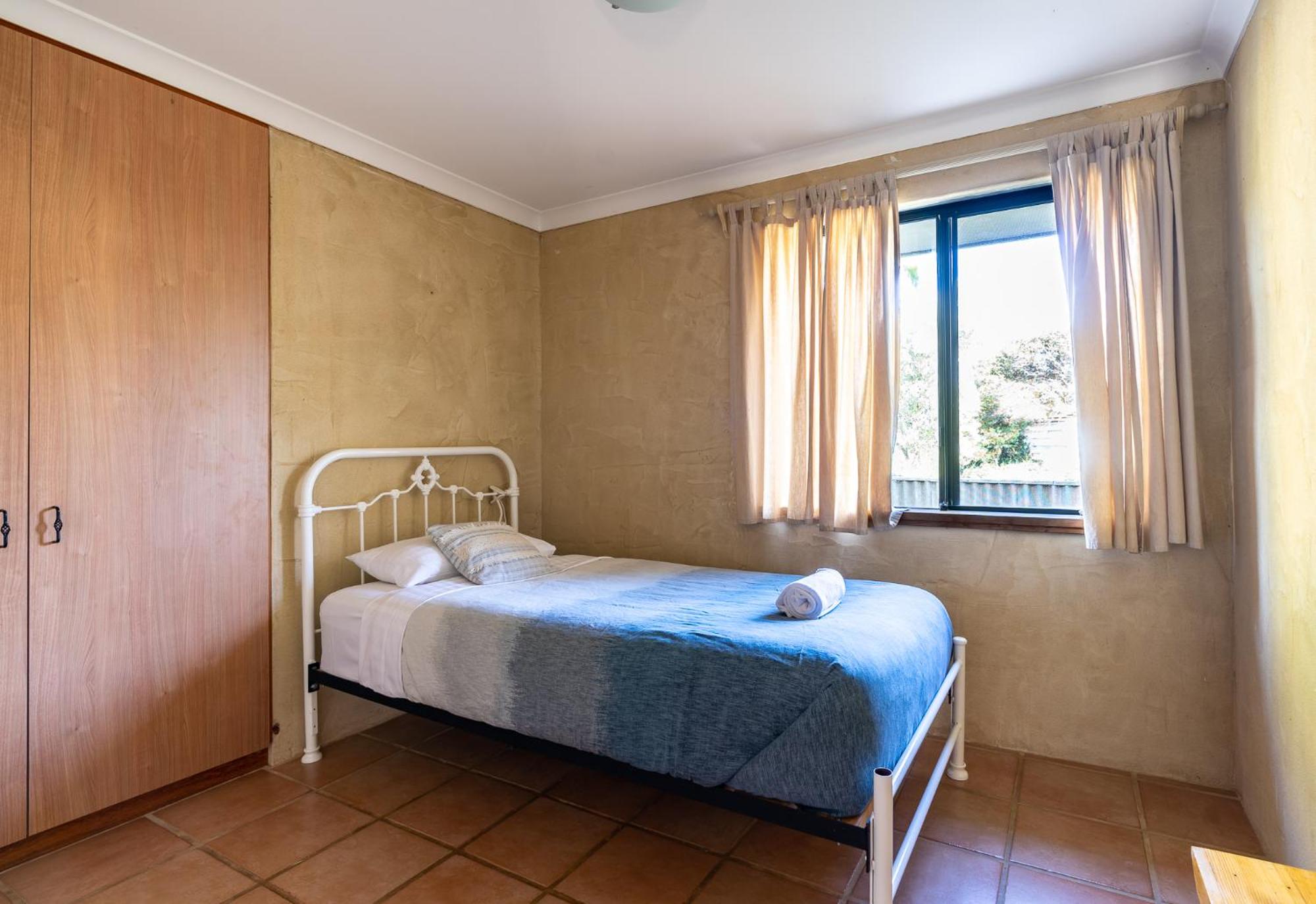 Five-Bedroom House photo 1