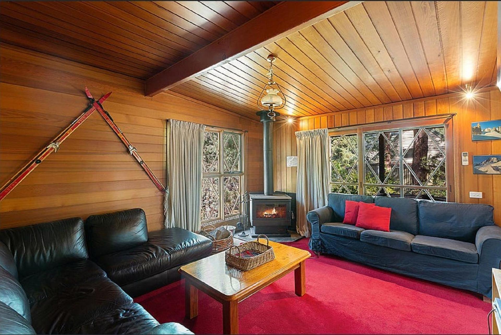 Five-Bedroom House photo 1
