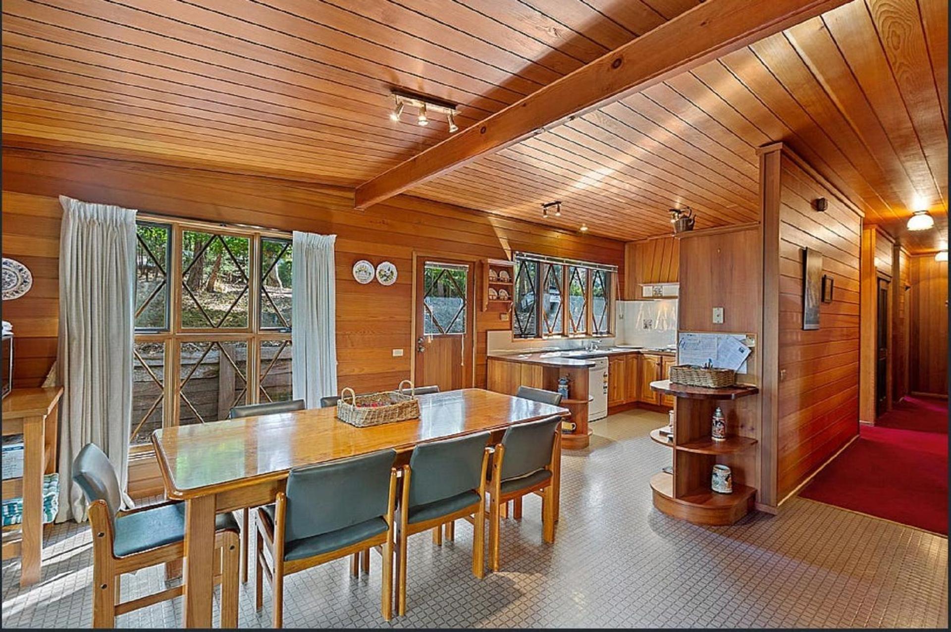 Five-Bedroom House photo 2