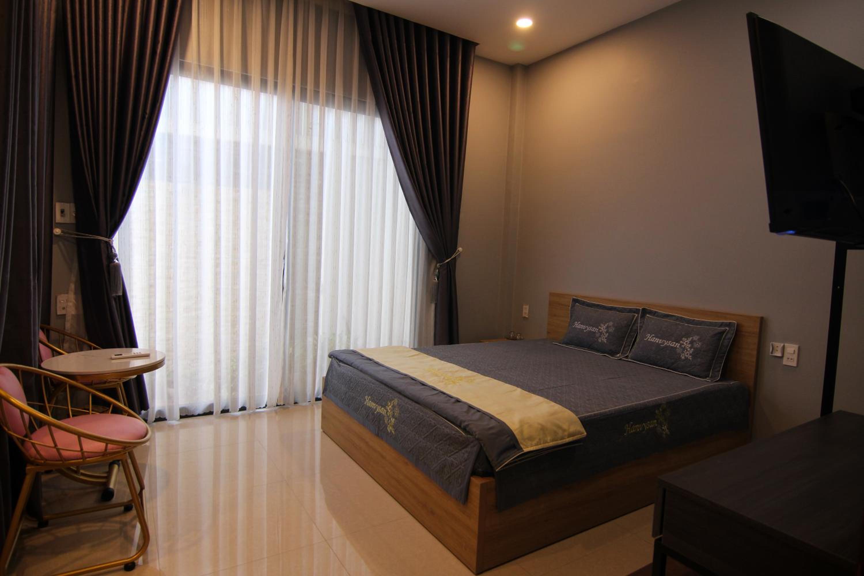Double Room with Balcony - Photo 21