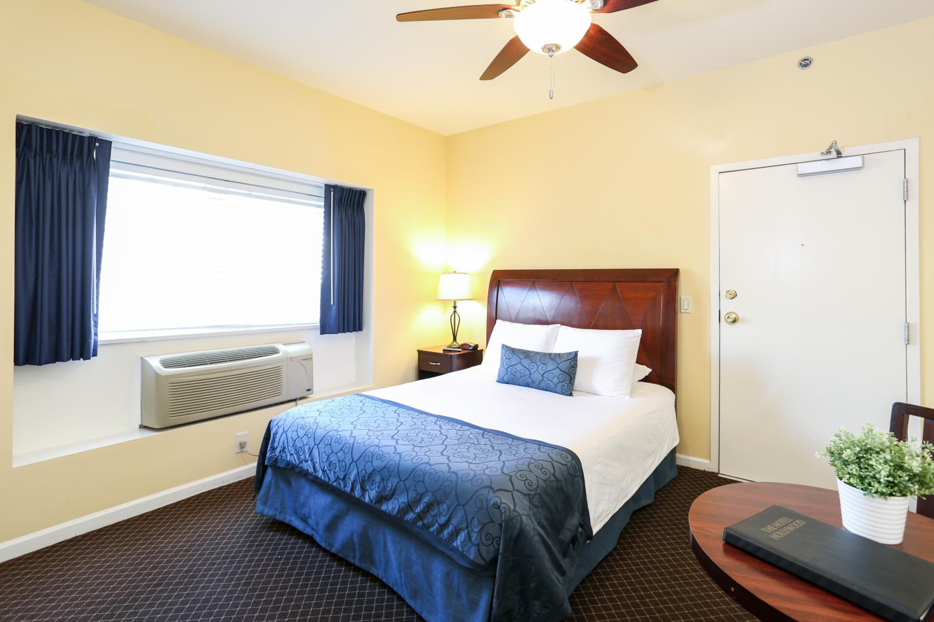 Queen Room photo 3