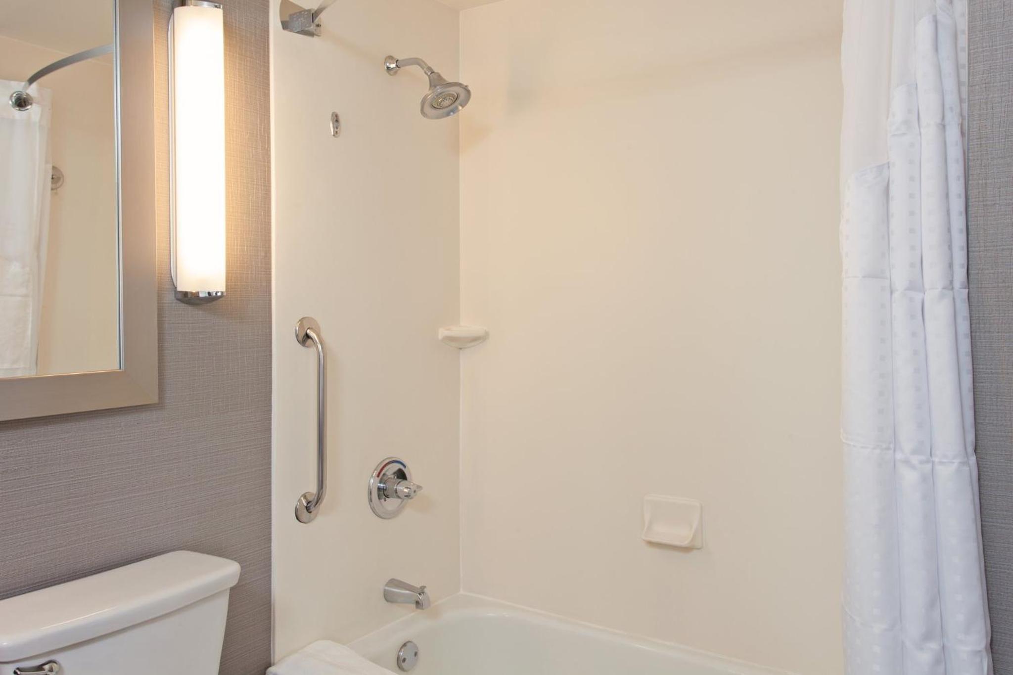Standard King Room - Photo 5