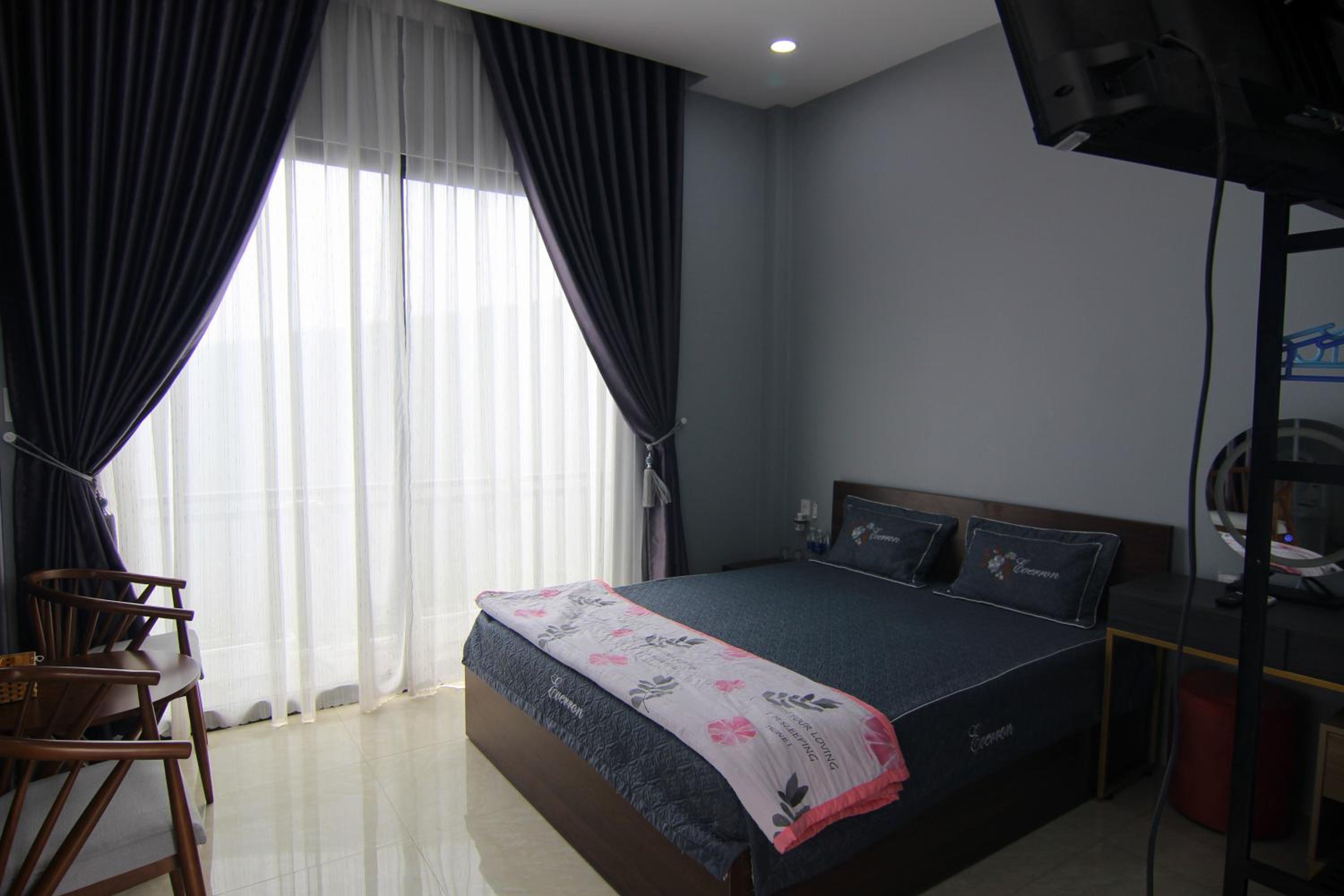 Double Room with Balcony - Photo 12
