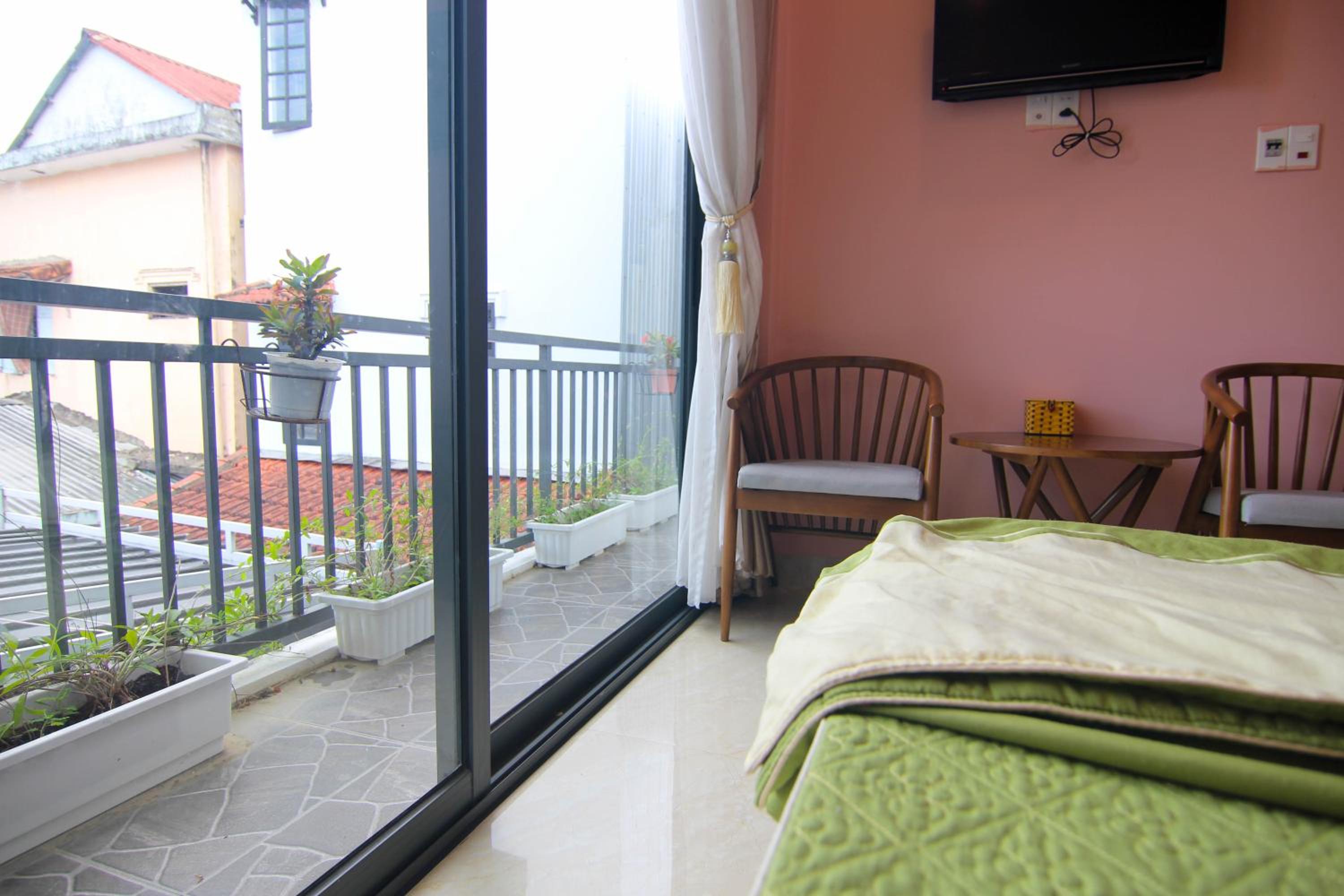 Double Room with Balcony - Photo 25