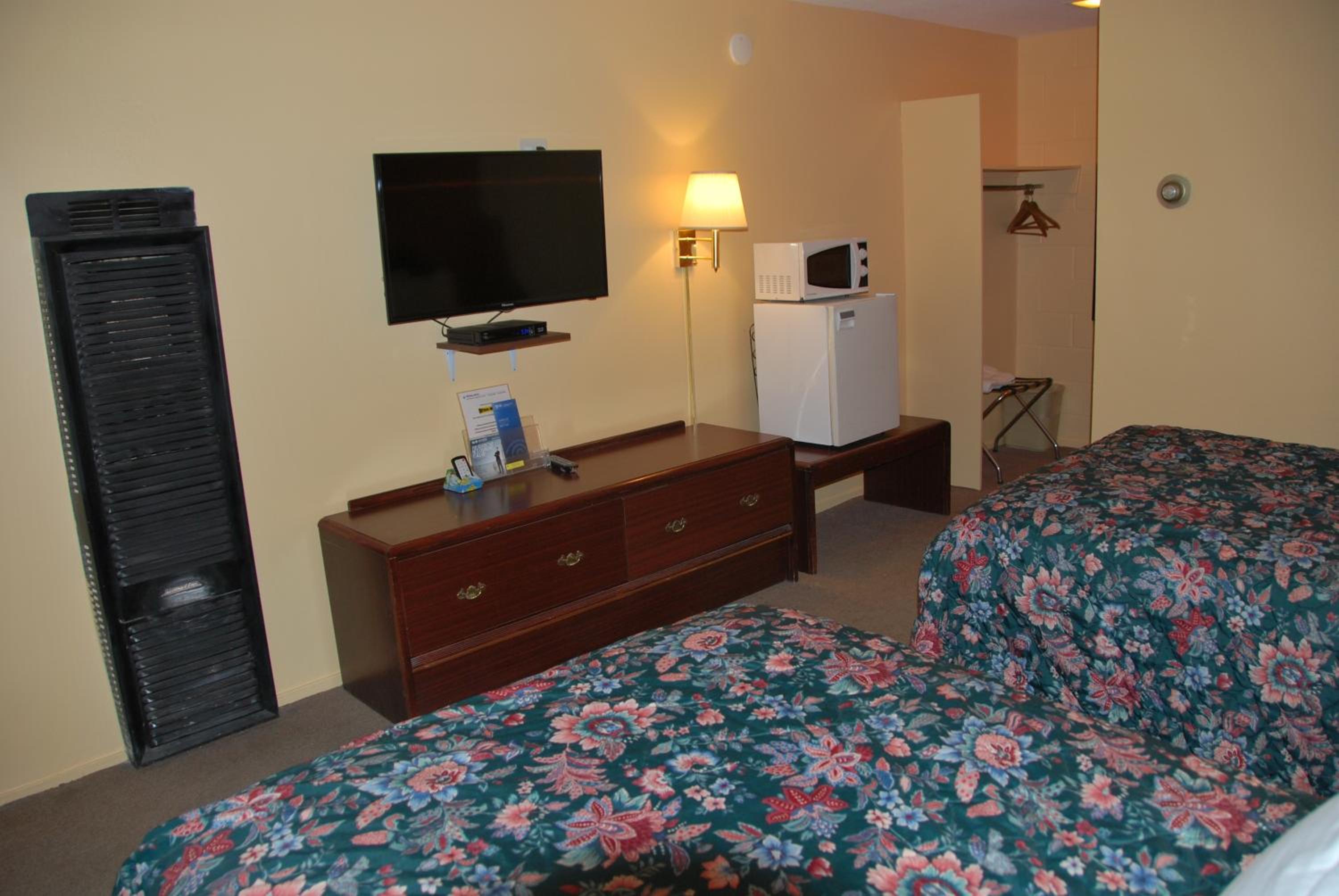 Double Room With Two Double Beds - Non-Smoking photo 3